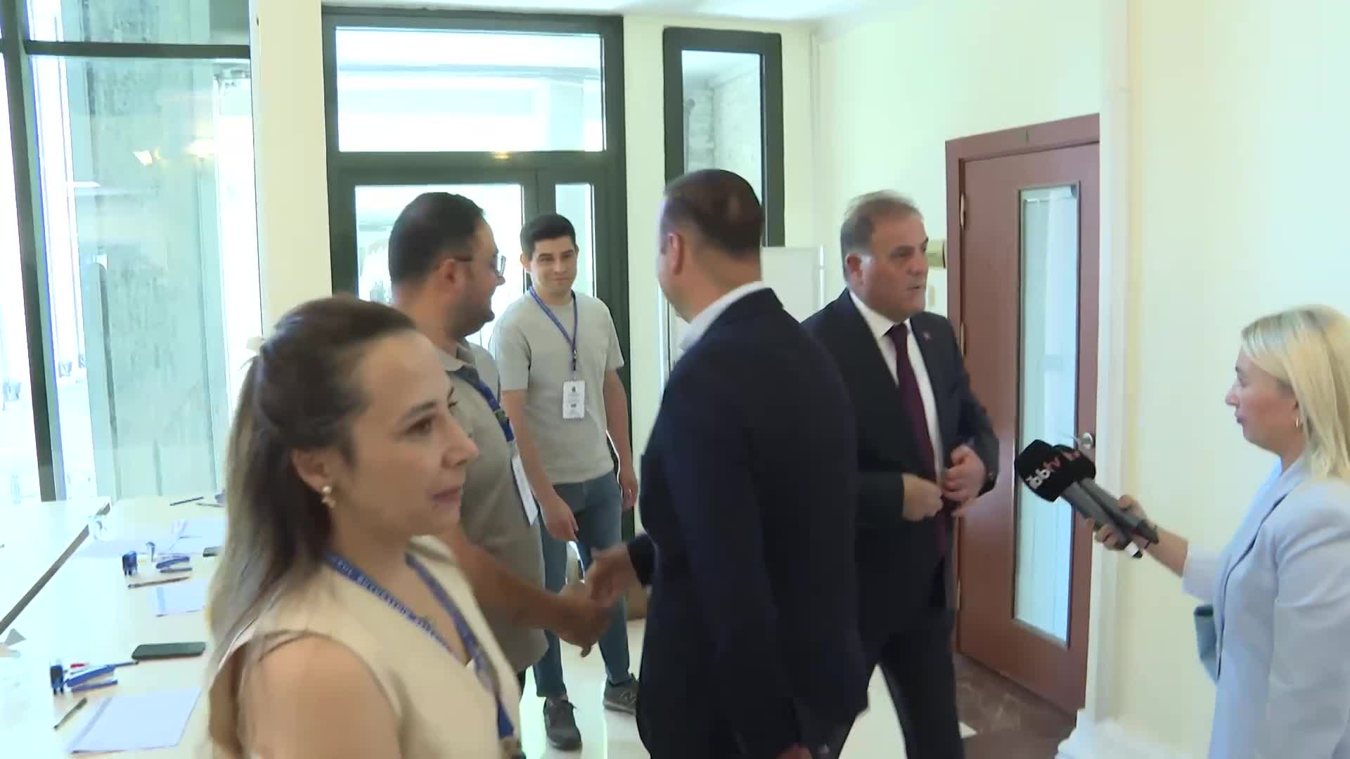 İBB'de işe alınmaya hak kazanan bin 441 aday davet edilmeye başlandı... Adaylardan "şeffaflık" teşekkürü