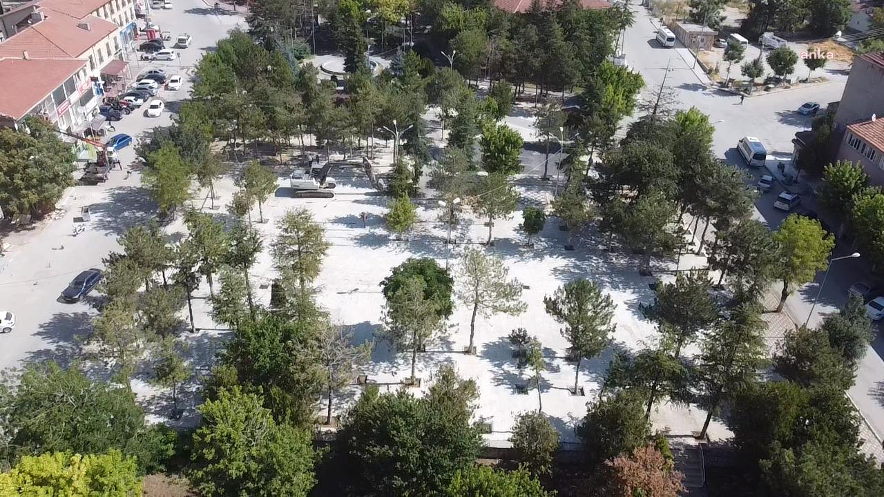 Eskişehir Büyükşehir Belediyesi, Çifteler'deki Cumhuriyet Meydanı'nı yeniliyor