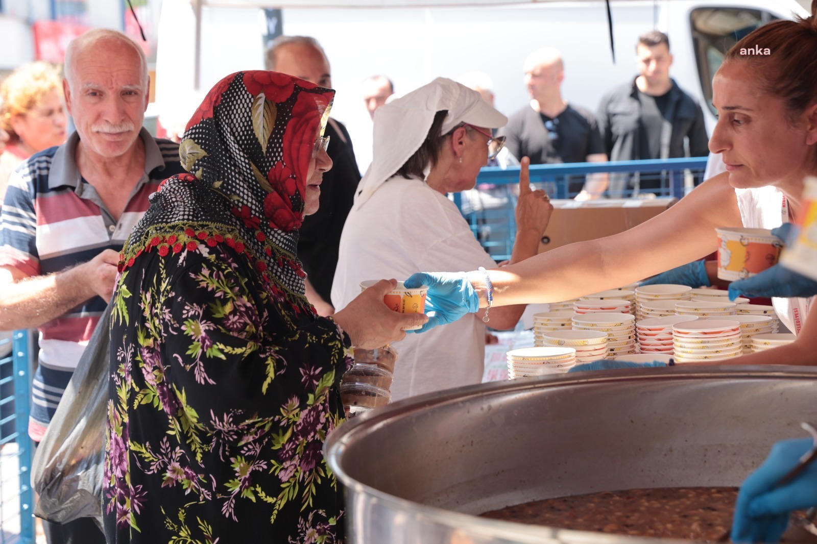 Ataşehir Belediyesi, bu yıl da vatandaşlara aşure ikram edecek