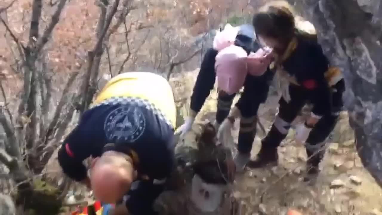 KAYALIKLARDAN DÜŞEN AVCININ İMDADINA MİLLİ PARKLAR YETİŞTİ