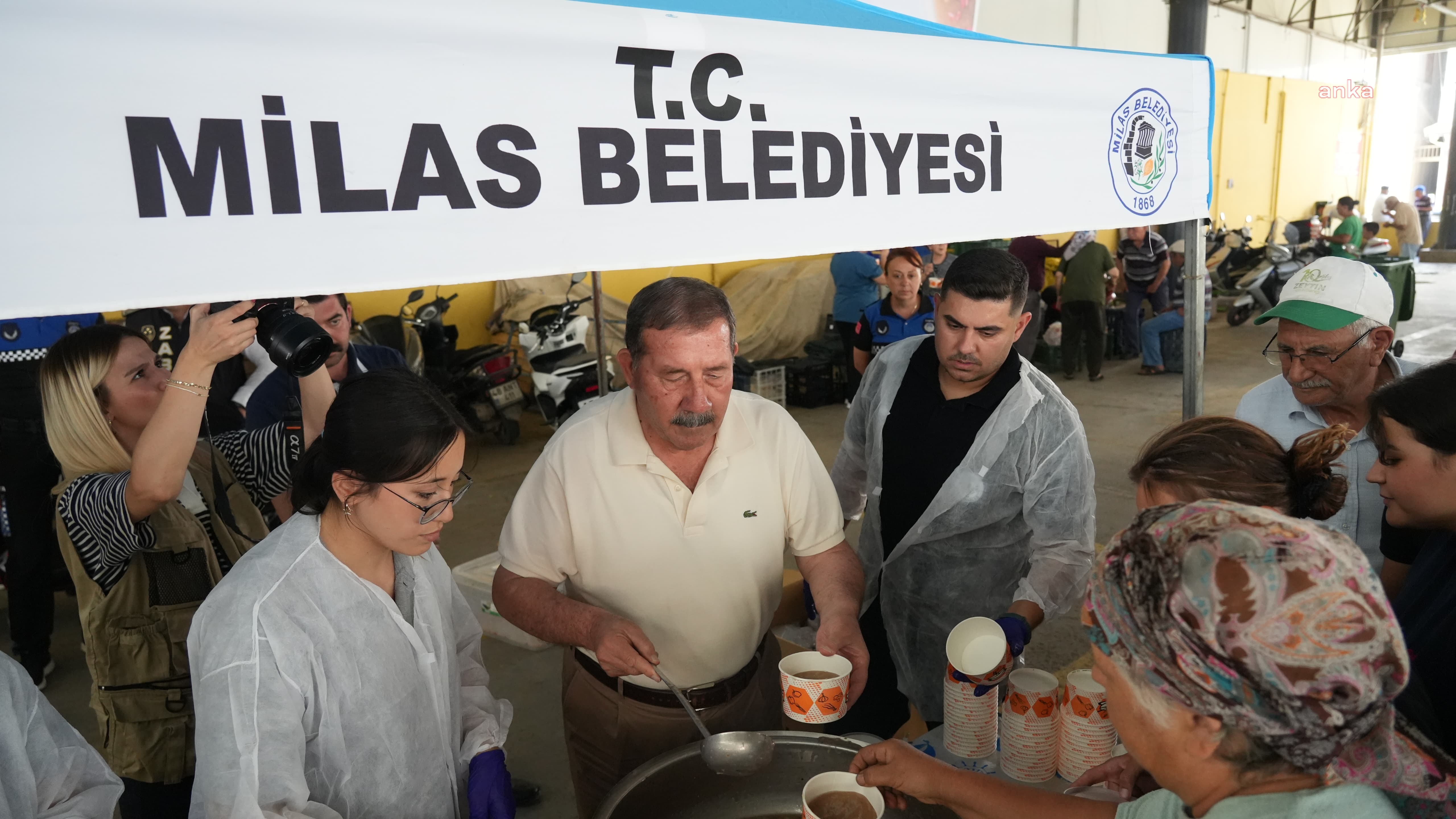 Milas Belediyesi'nden vatandaşlara aşure ikramı