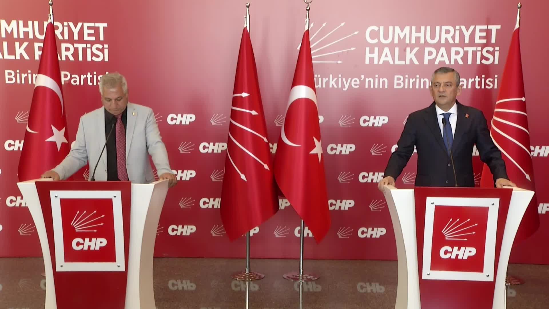 Özgür Özel, milletvekillerine hazırladıkları kanun teklifi üzerinden seslendi: "Millet acı reçeteyi içerken, sen vücudu tuzlu suya bastıramazsın kardeşim"