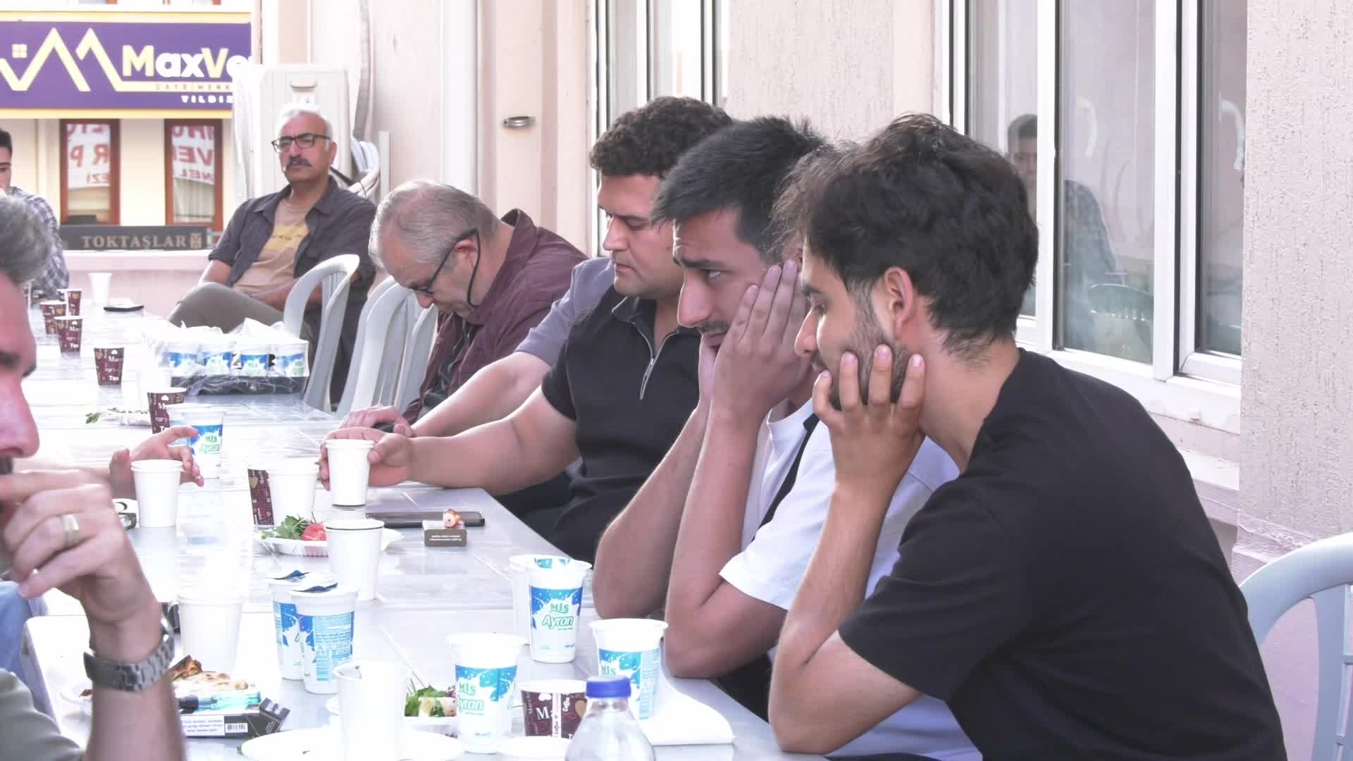 Nihat Genç'in oğlu Laçin Genç, taziyeleri Cumhuriyetçi Vatanseverler Partisi Genel Merkezi'nde kabul etti