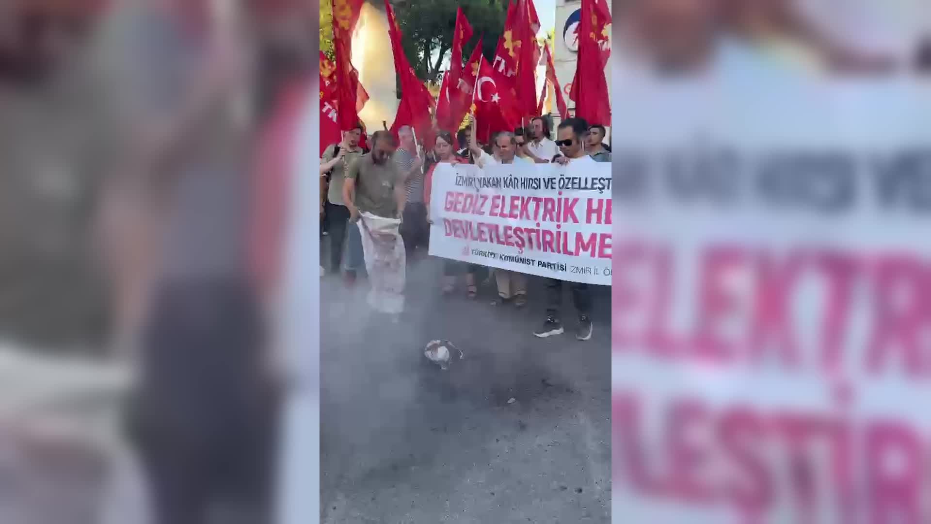 TKP İzmir İl Örgütü’nden GDZ Elektrik önünde eylem
