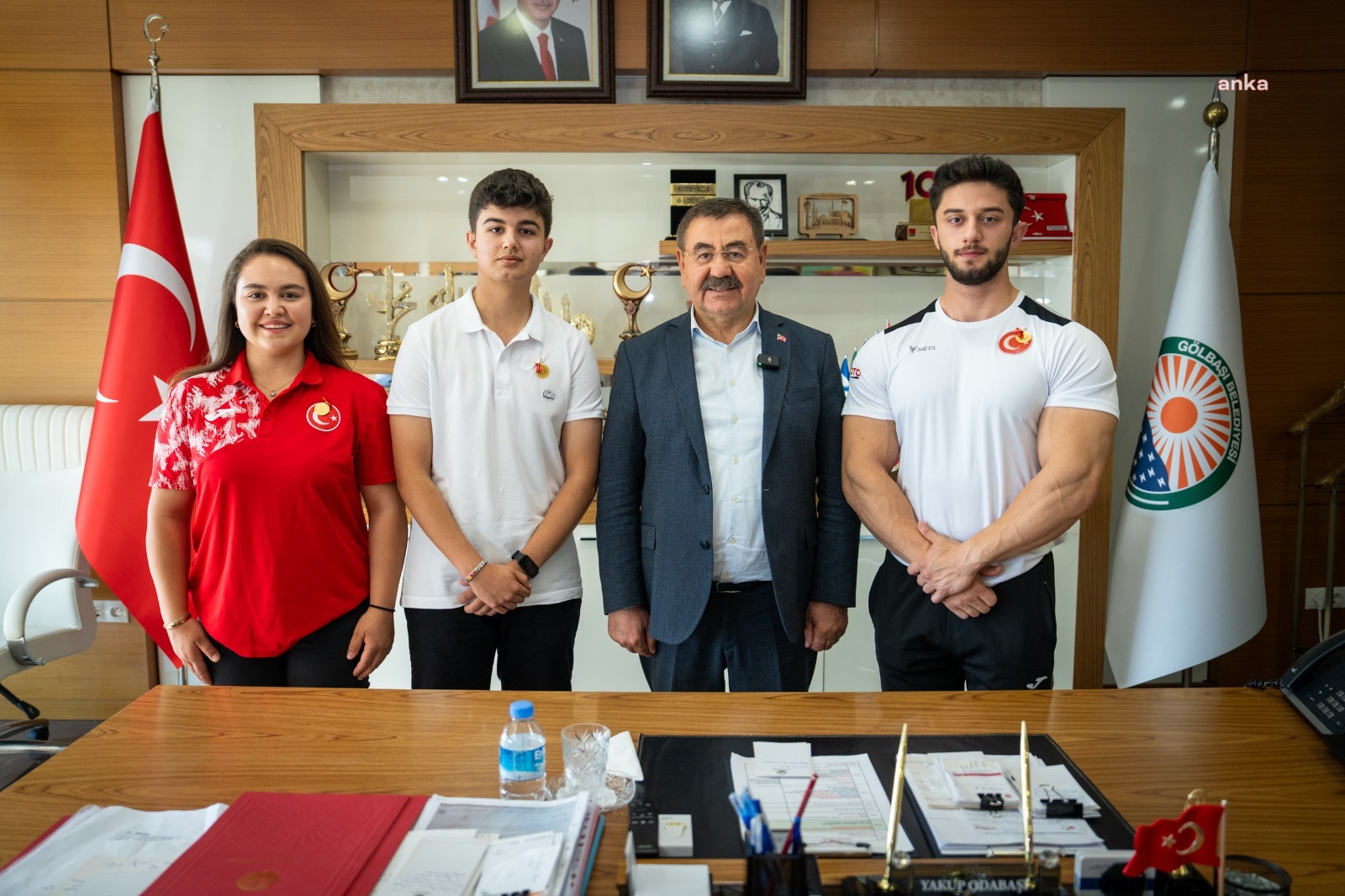 Gölbaşı Belediye Başkanı Odabaşı, milli sporcuları makamında ağırladı