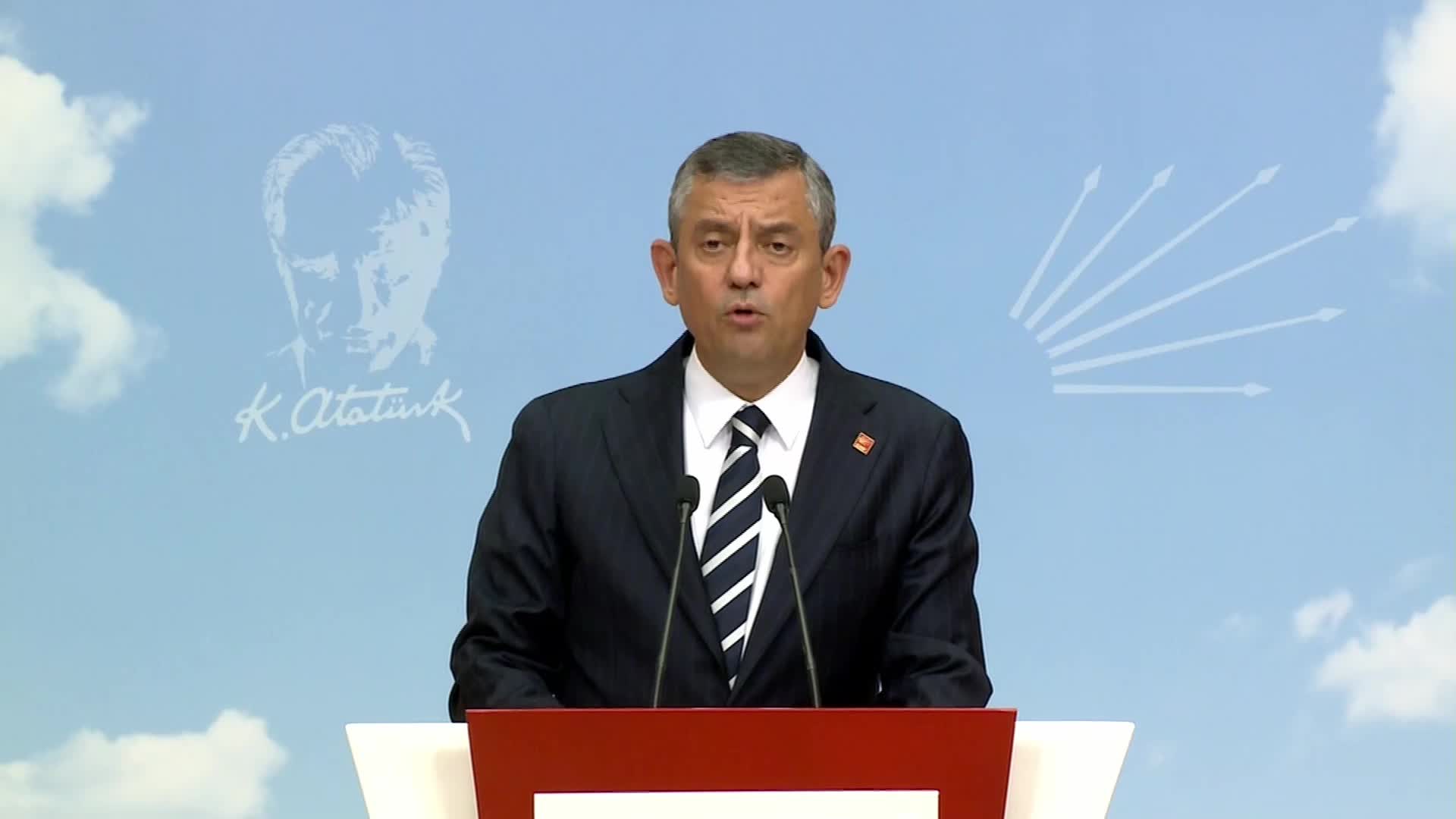 CHP MYK Toplantısı... Özgür Özel: "‘Birinci partiyim’ diyeni seçime bekliyorum. Kendine güveneni seçime bekliyorum. Kasımpaşa delikanlısıysan seçime bekliyorum"