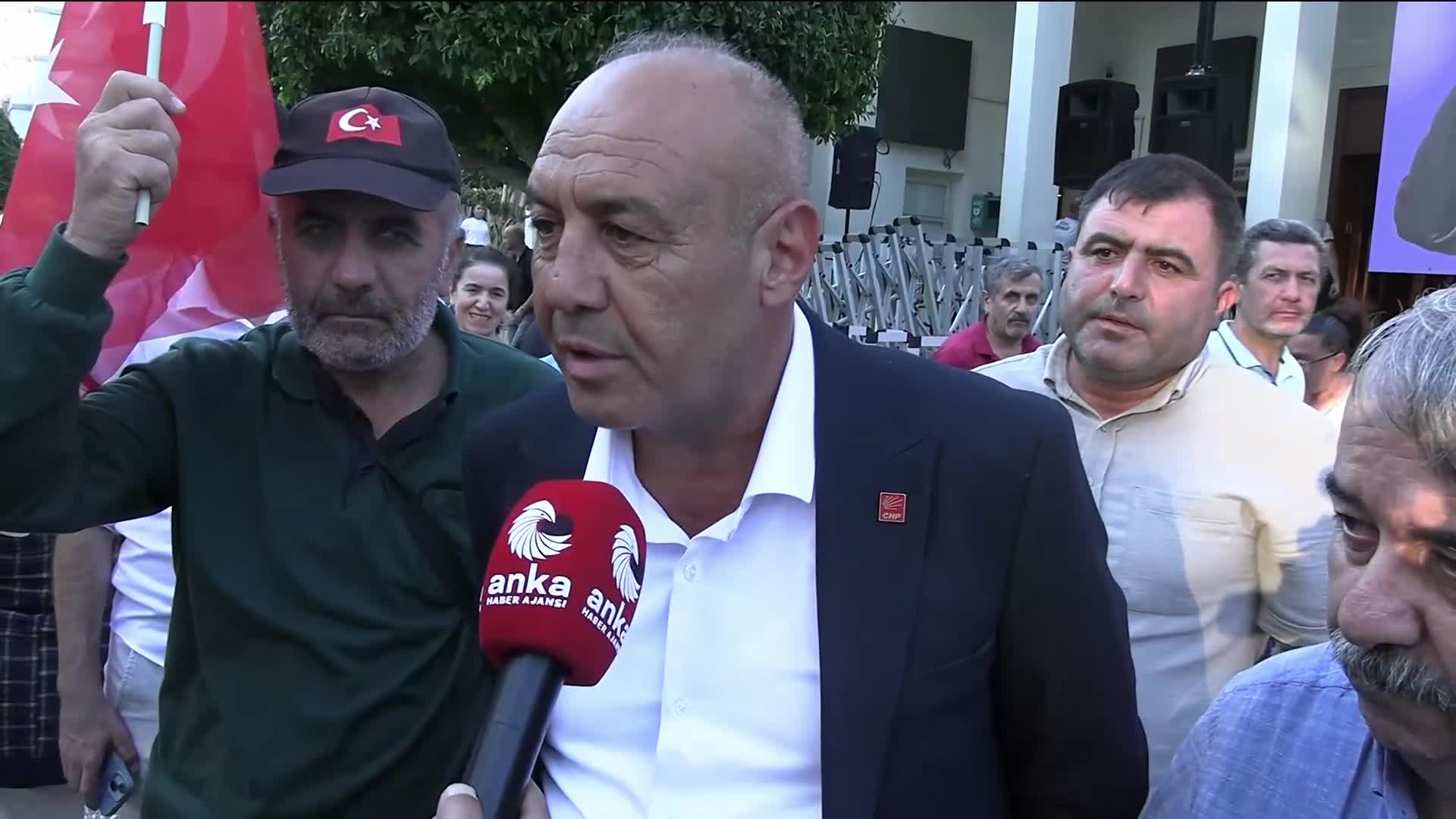 Adanalı vatandaşlardan Zeydan Karalar'ın gözaltına alınmasına tepki: "Cumhuriyet Halk Partisi'ne atılan çamur bu gövdede iz bırakmaz"