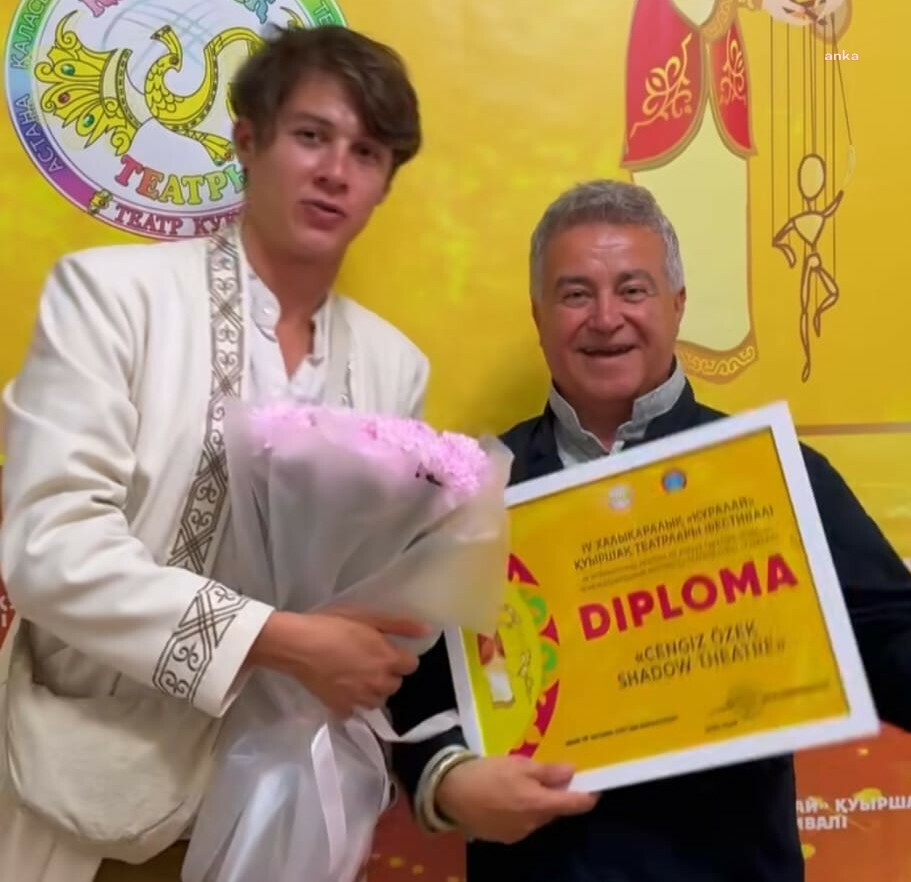 Cengiz Özek Gölge Tiyatrosu’na Kazakistan’dan ödül