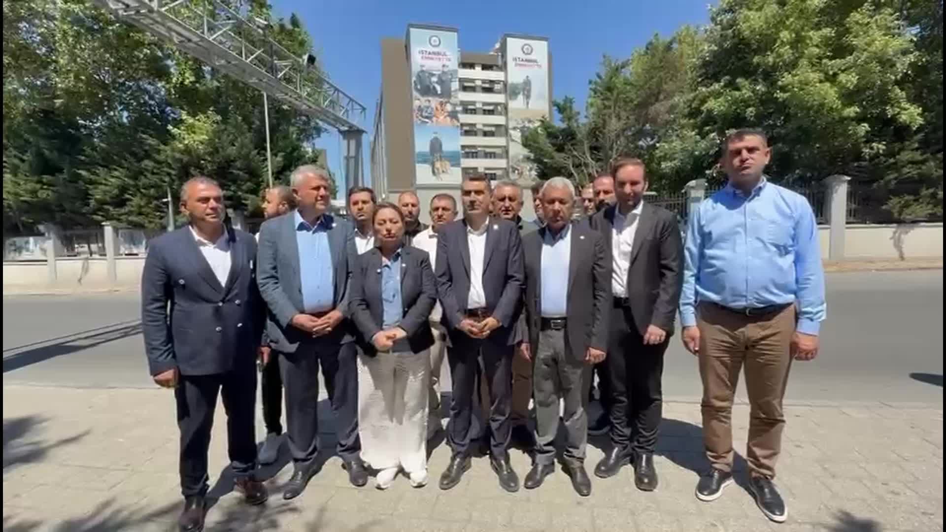 CHP Adana Milletvekilleri, İstanbul Emniyet binası önünde açıklama yaptı: "Hukukun üstünlüğüne ve hakimlerin vicdanına güvenmek istiyoruz"