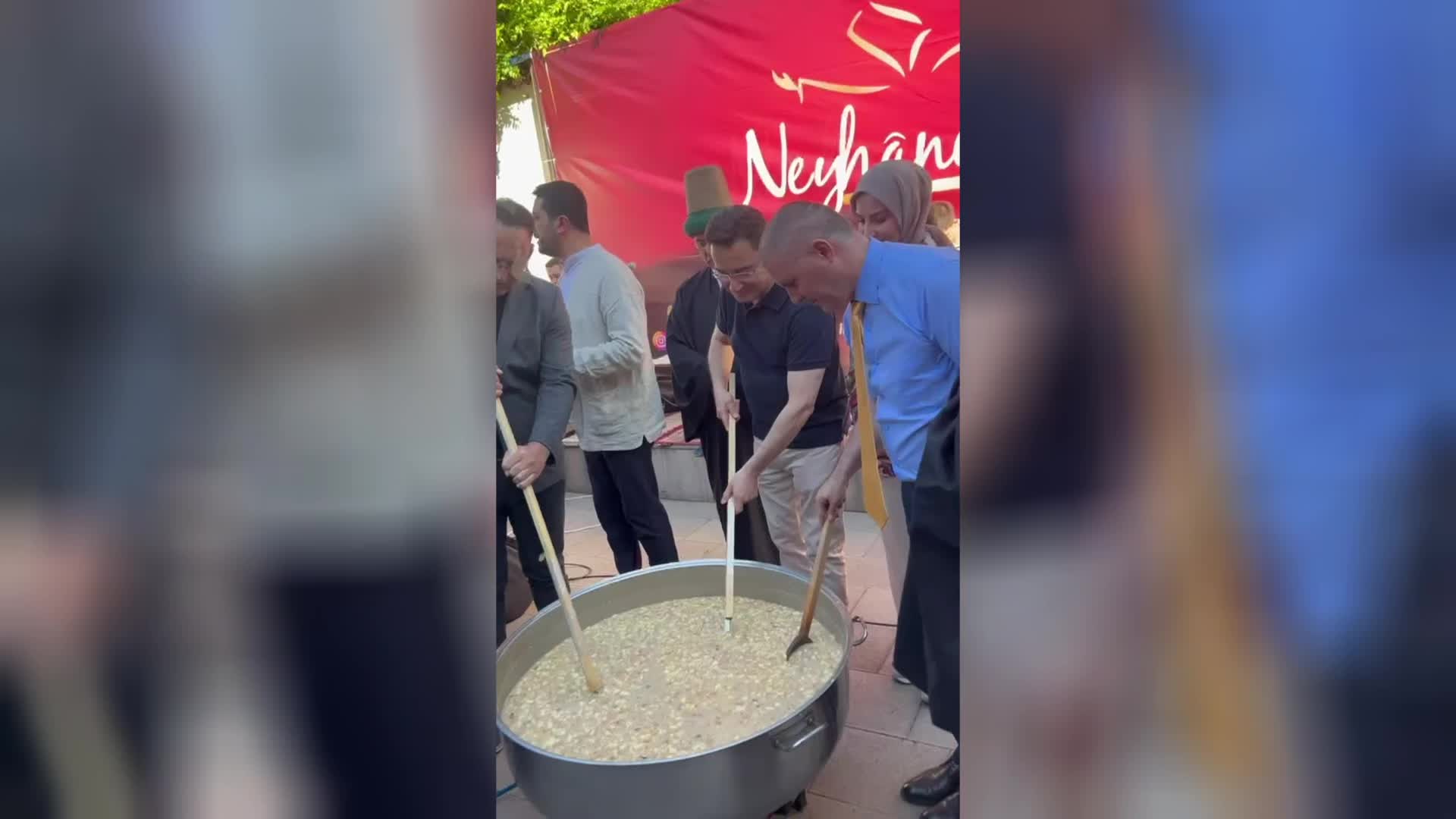 DEVA Partisi Genel Başkanı Ali Babacan, Muharrem Ayı etkinliğinde aşure kaynattı