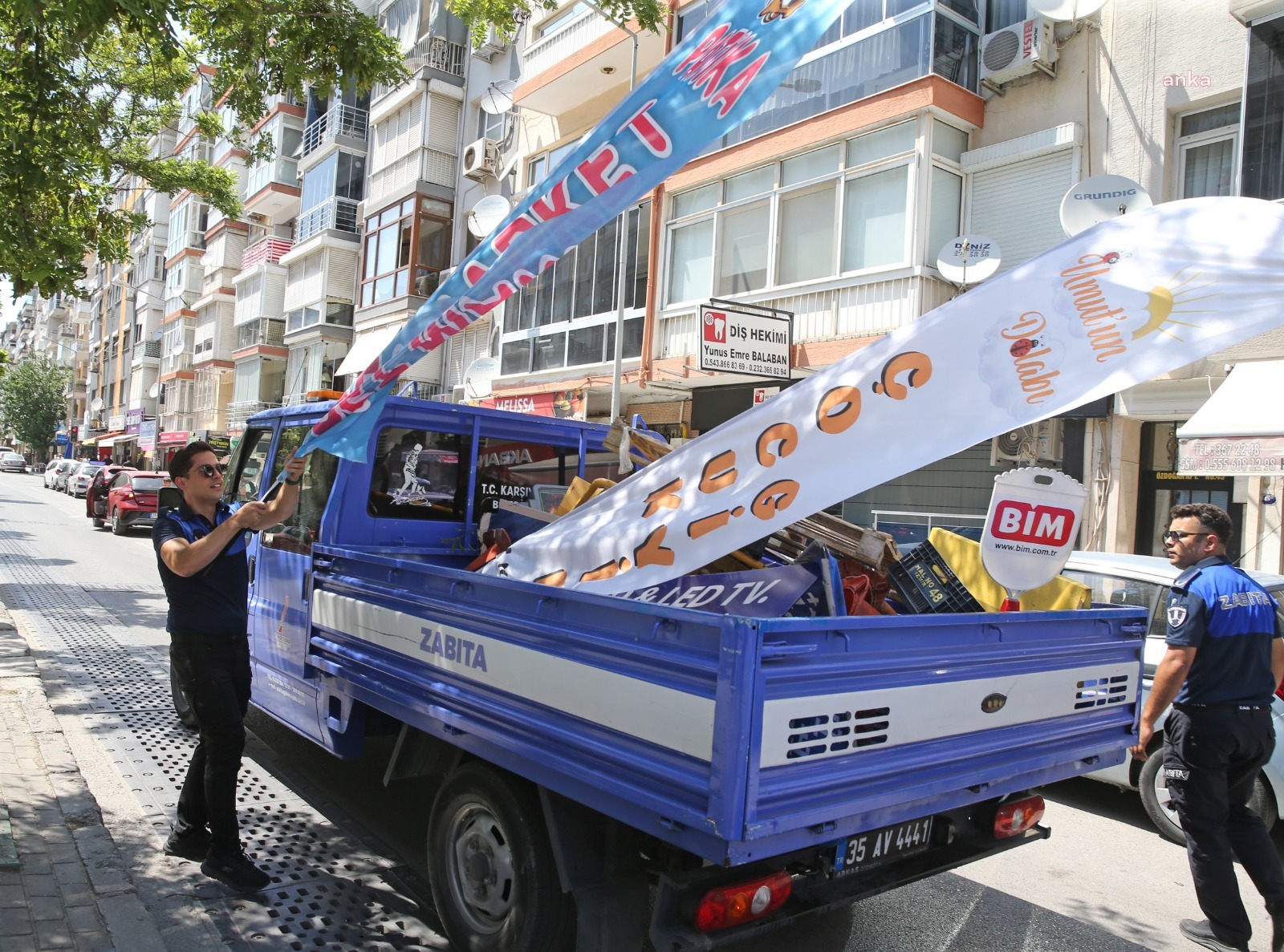 Karşıyaka’da işgal denetimleri devam ediyor: Yol ve kaldırımlar mercek altında!