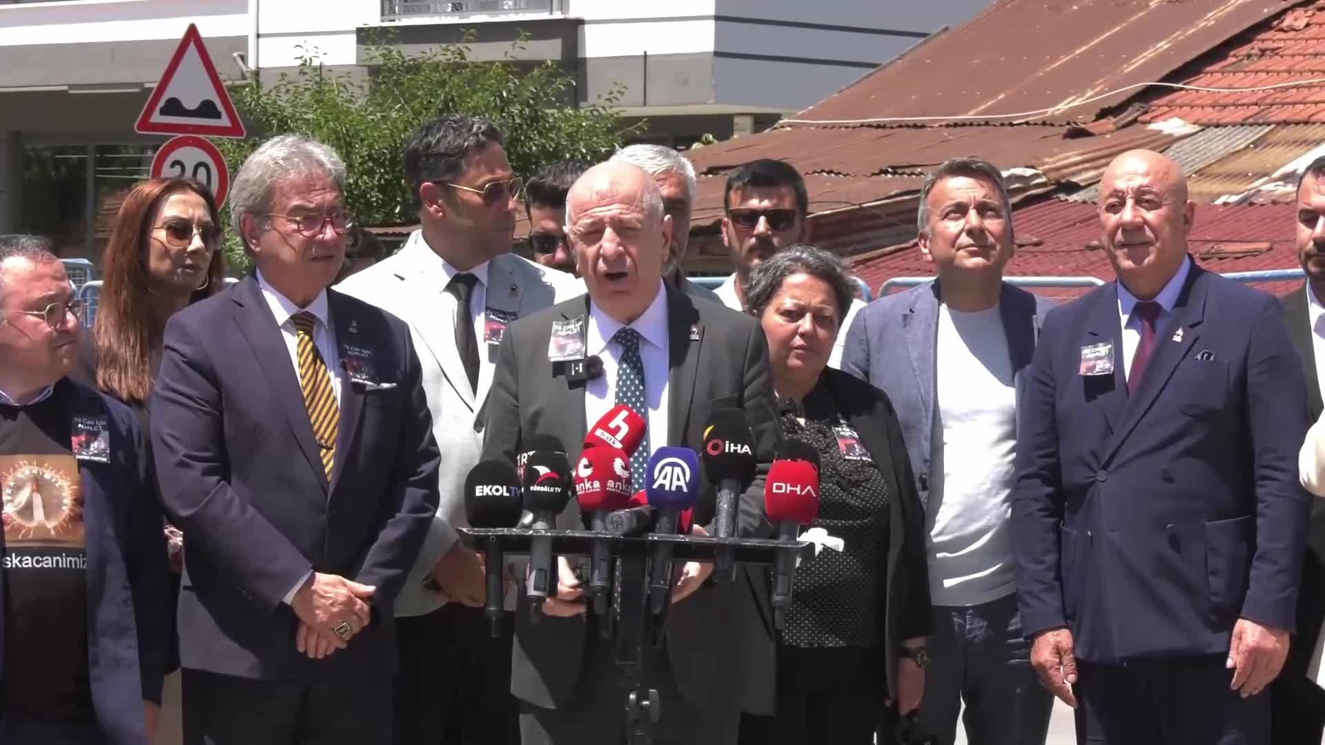 Ümit Özdağ’dan "Kartalkaya davası" açıklaması: "Salonda sanık olarak bulunması gereken başka insanlar da var mı?"