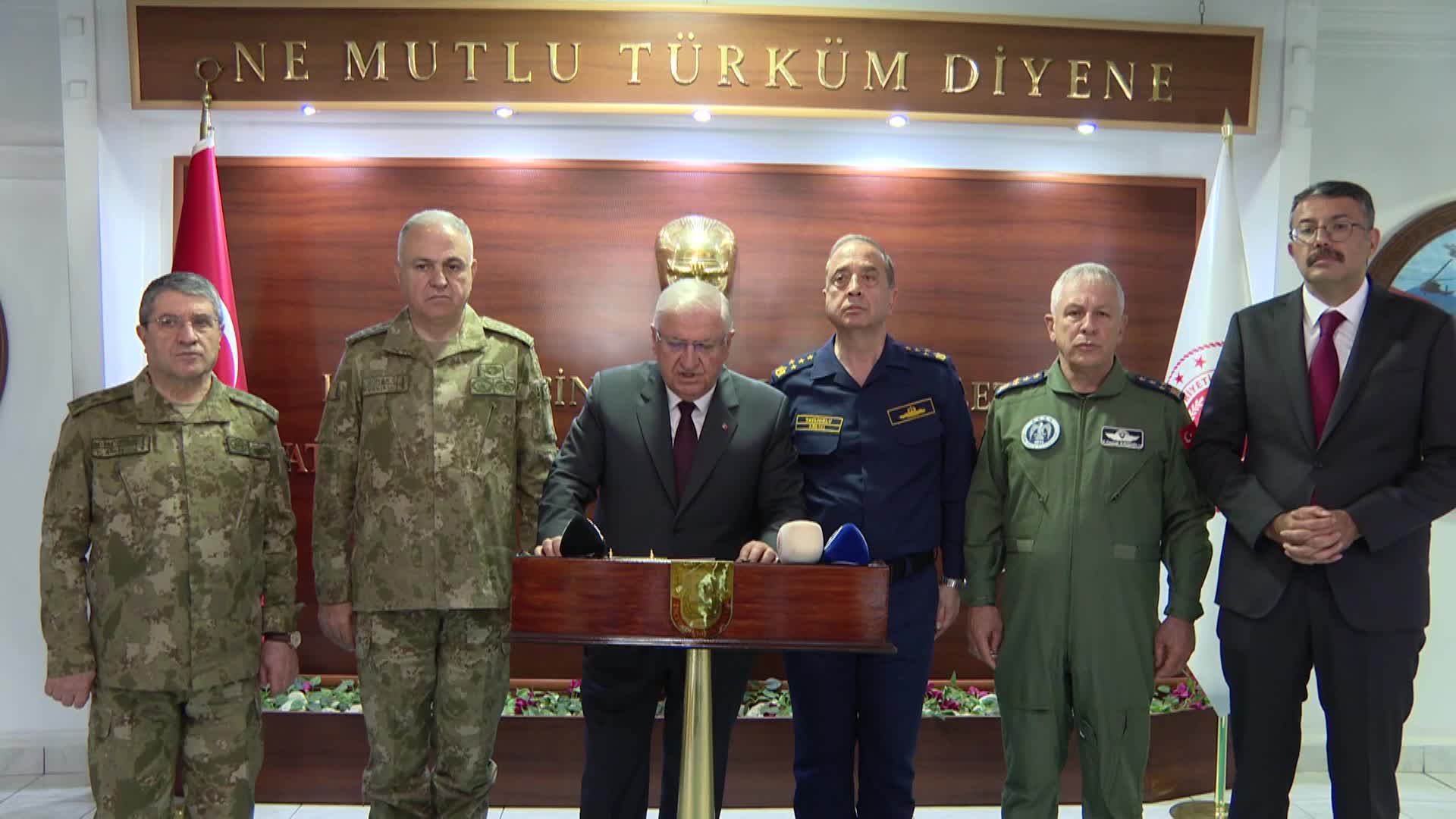 Yaşar Güler: “Şehidimizin naaşına ulaşmada gösterilen cesaret ve fedakarlık, Türk ordusundaki silah arkadaşlığının tarihe geçen emsalsiz örneklerinden birisidir”