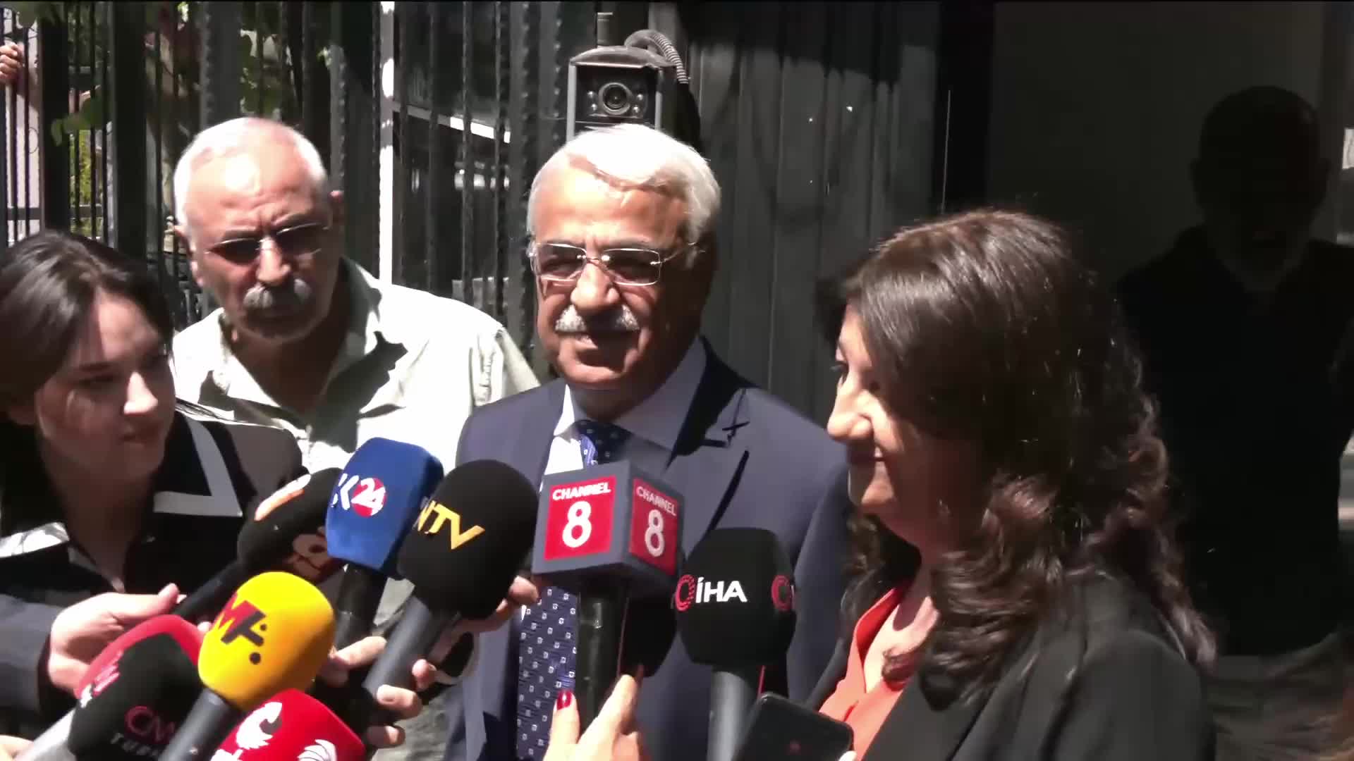 İmralı Heyeti Cumhurbaşkanı Erdoğan ile görüşüyor... Pervin Buldan: "Tarihi bir görüşme bizim açımızdan"