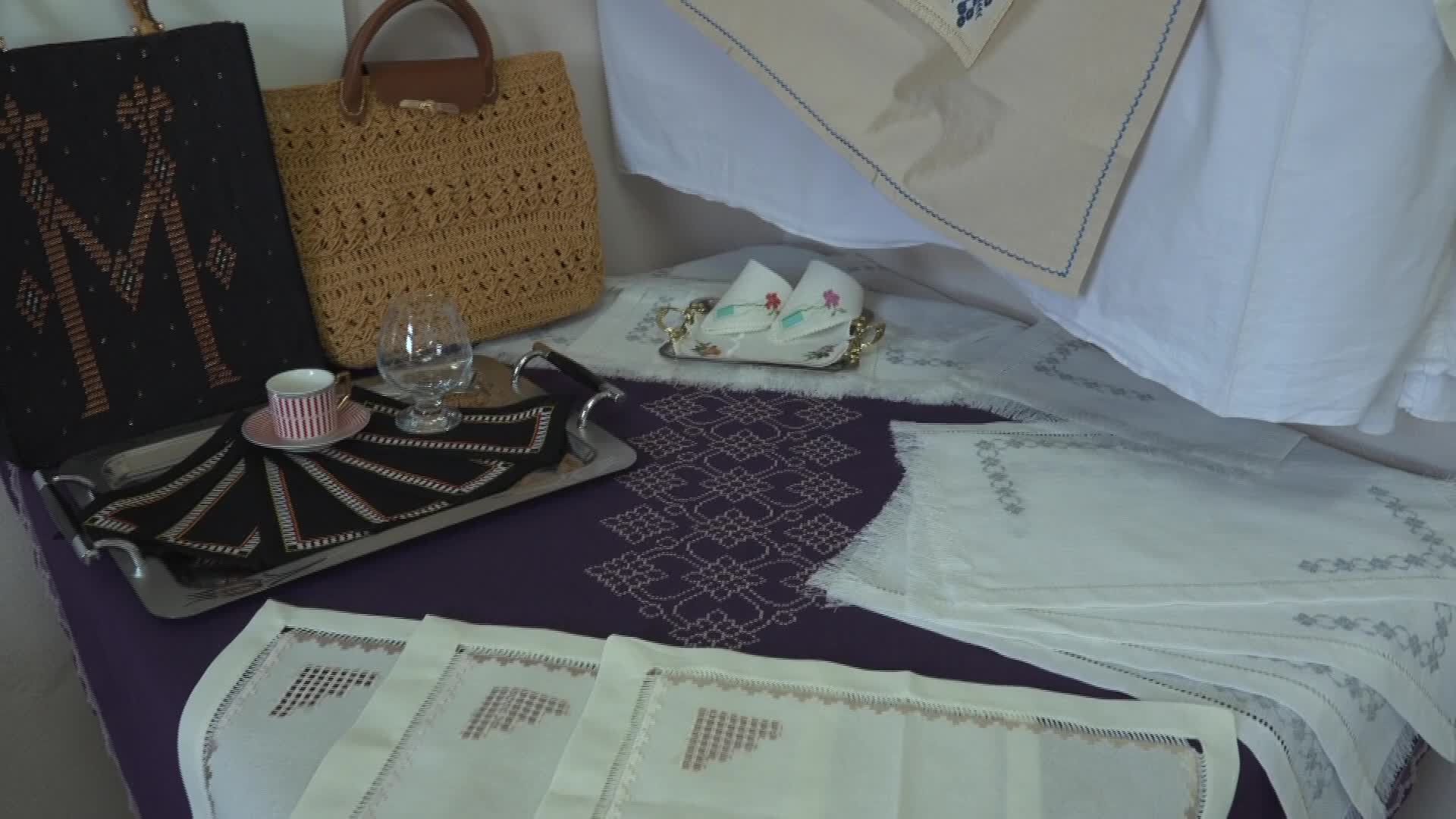 Osmangazi Meslek Edindirme Kursları'na katılan kadınlar yıl sonu sergisi açtı