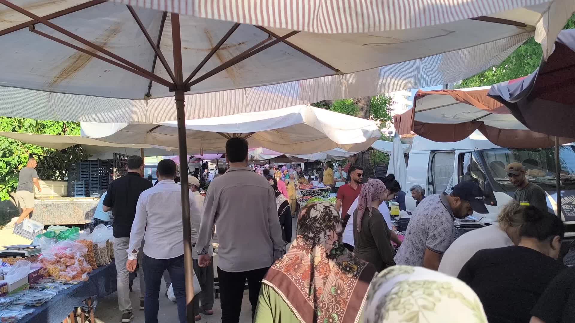 Osmaniyeli pazar esnafı "Satışlar çok kötü. İflas ettik top attık"