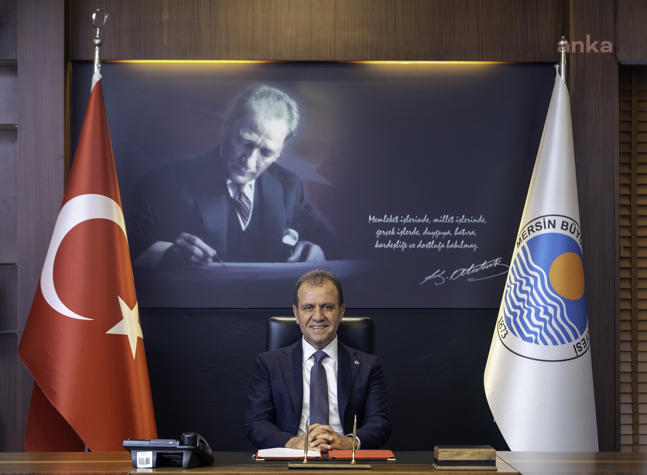 VAHAP SEÇER: “2021’İN TÜM DÜNYAYA SEVGİ VE İYİLEŞMEYİ GETİRMESİNİ DİLİYORUM”
