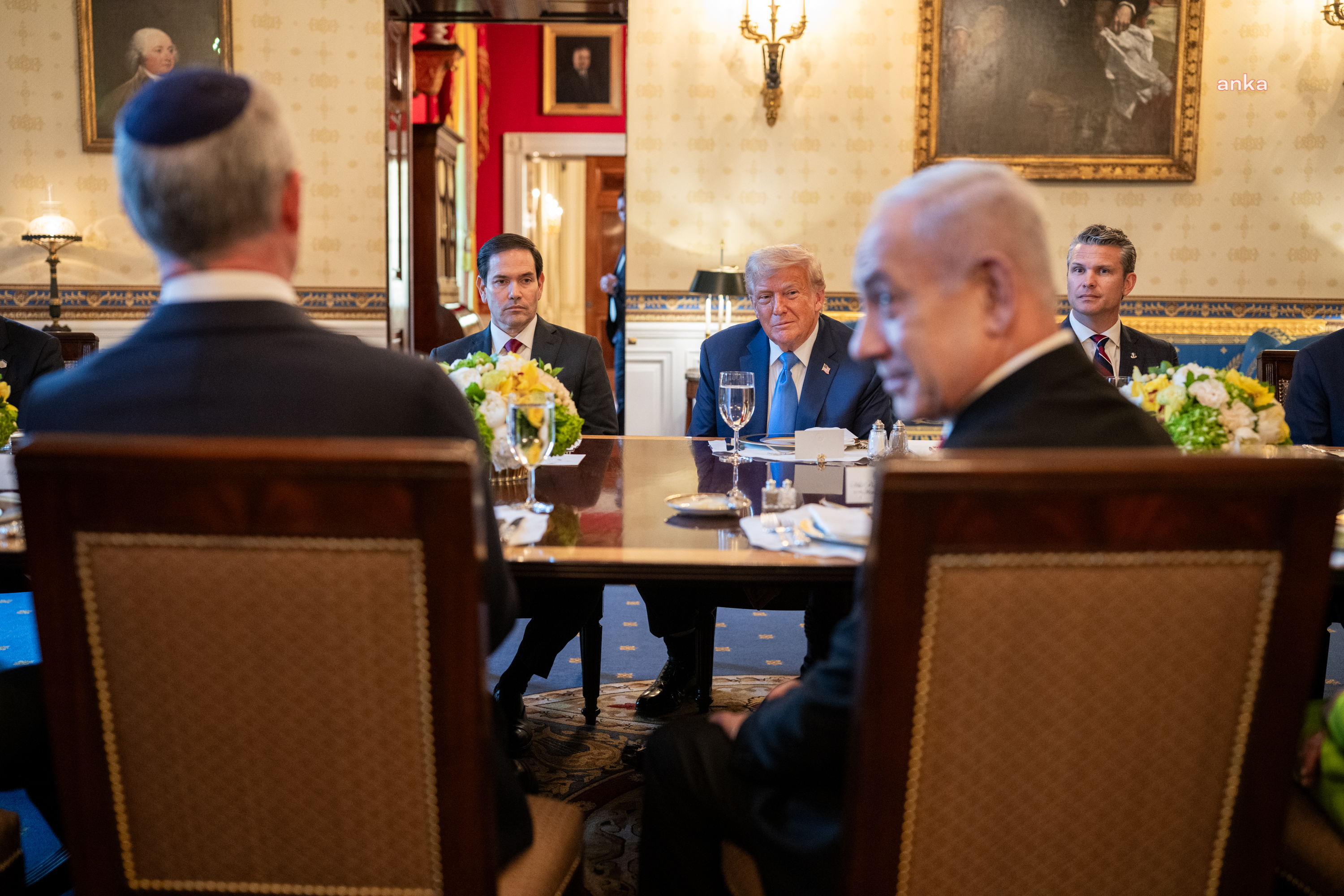 İsrail ve Hamas ateşkesi görüşürken; Netanyahu, Beyaz Saray'da Trump ile bir araya geldi