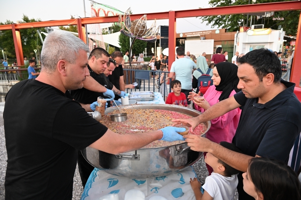 Manisa Büyükşehir Belediyesi, kentin farklı noktalarında vatandaşlara aşure ikram edecek