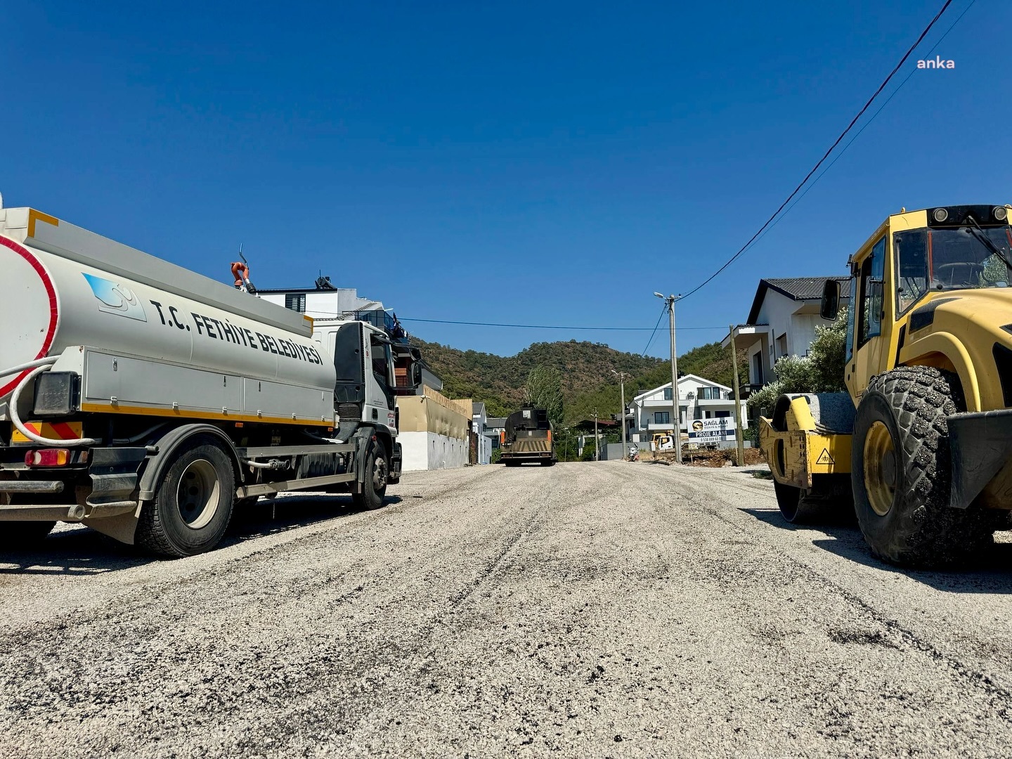 Fethiye Belediyesi, yol yapım çalışmalarına devam ediyor
