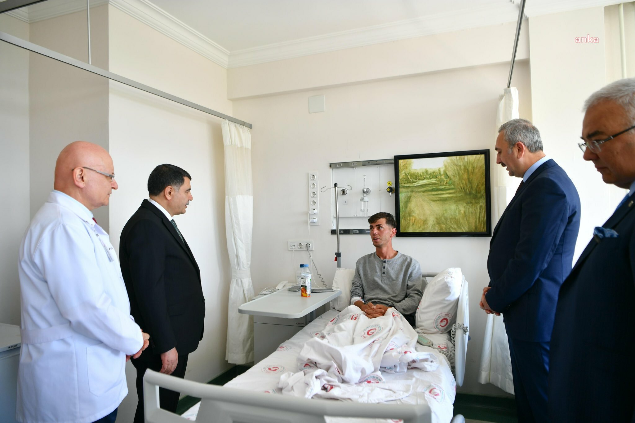 Ankara Valisi Şahin, metan gazından zehirlenen askerleri hastanede ziyaret etti
