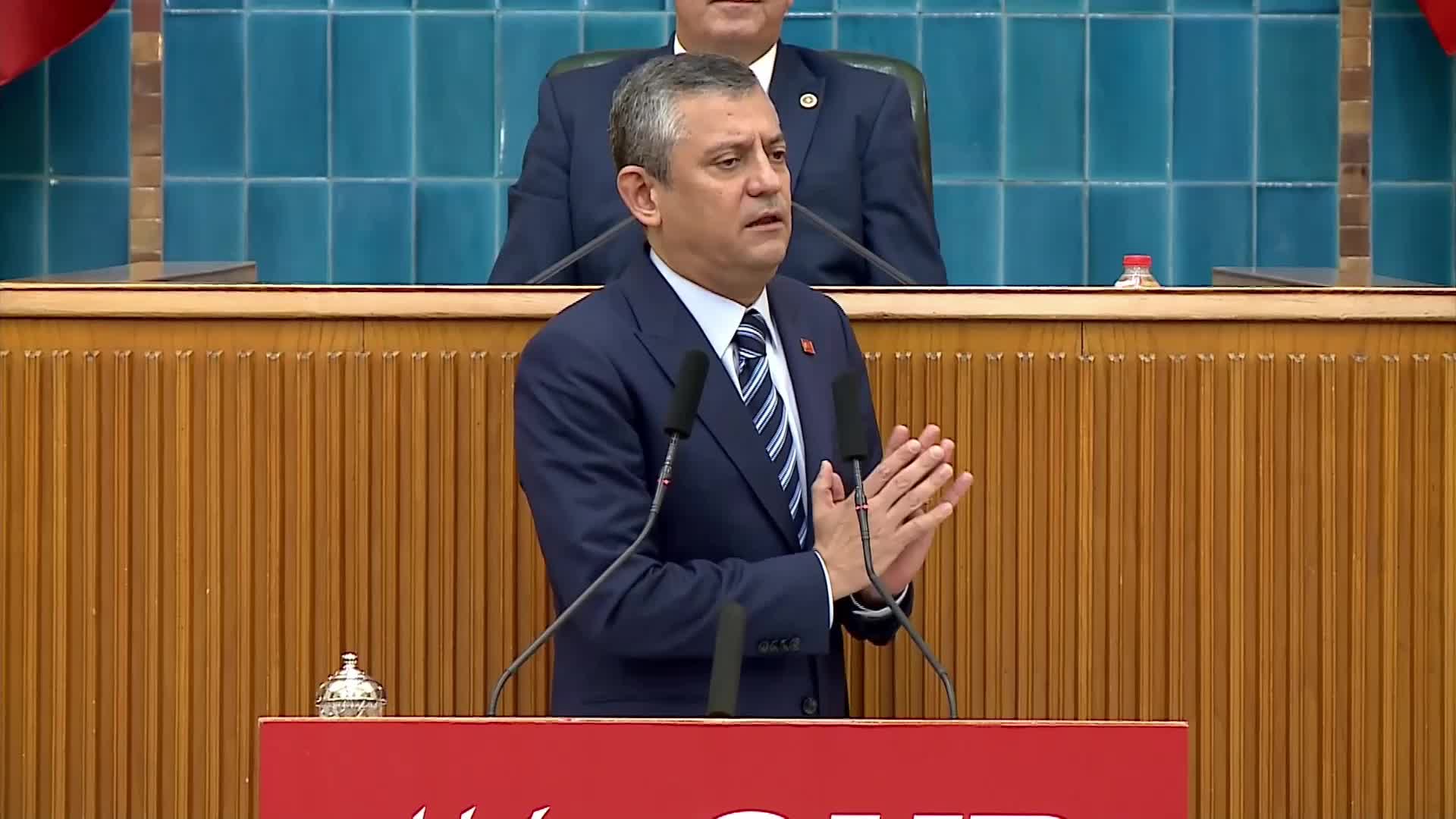 CHP grup toplantısı... Özgür Özel: "Adalet Bakanı'na, sesleniyorum eğer bilgi veremiyorsan para çuvalları sarayda demektir"