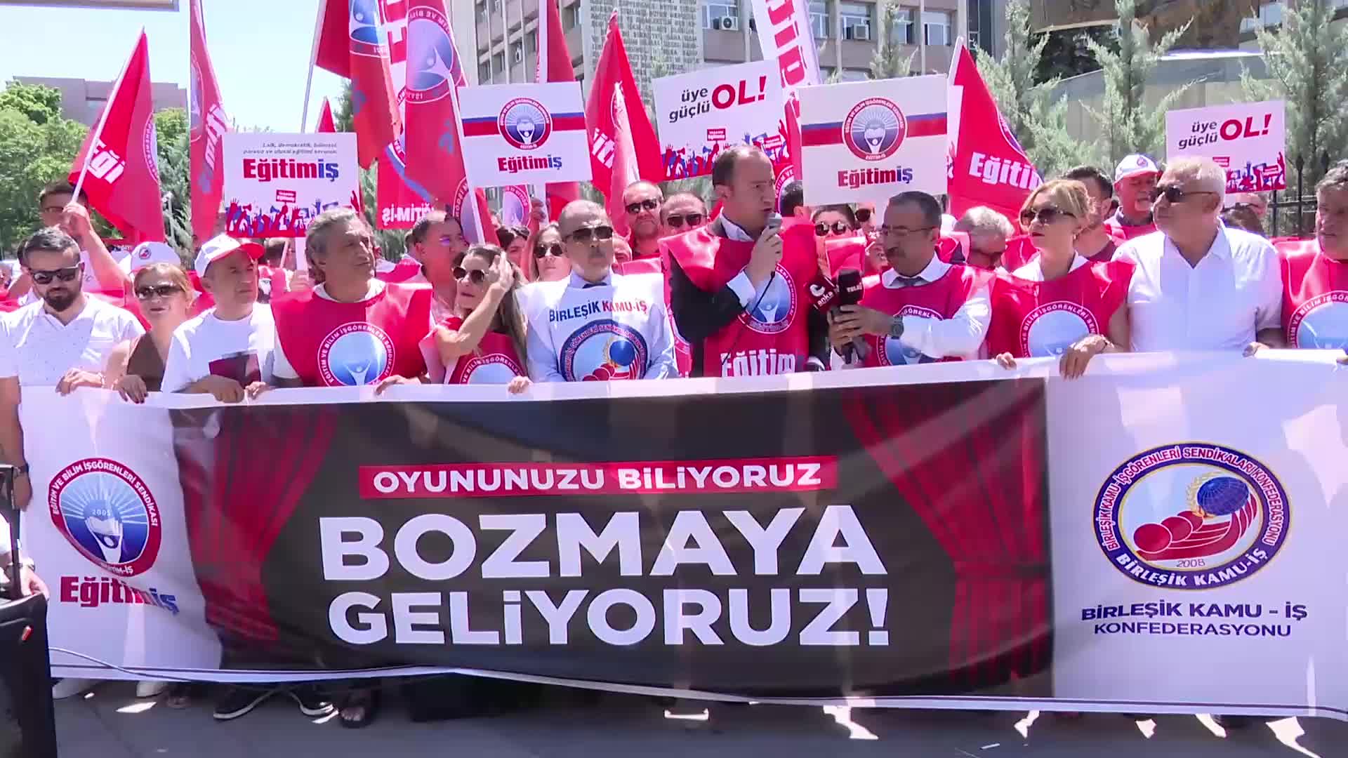 Birleşik Kamu İş ve Eğitim-İş'ten 'toplu sözleşme' eylemi: Bugün öğretmen maaşıyla değil ay sonunu getirmek ayın ilk haftasını çıkarabilmek bile mucizedir