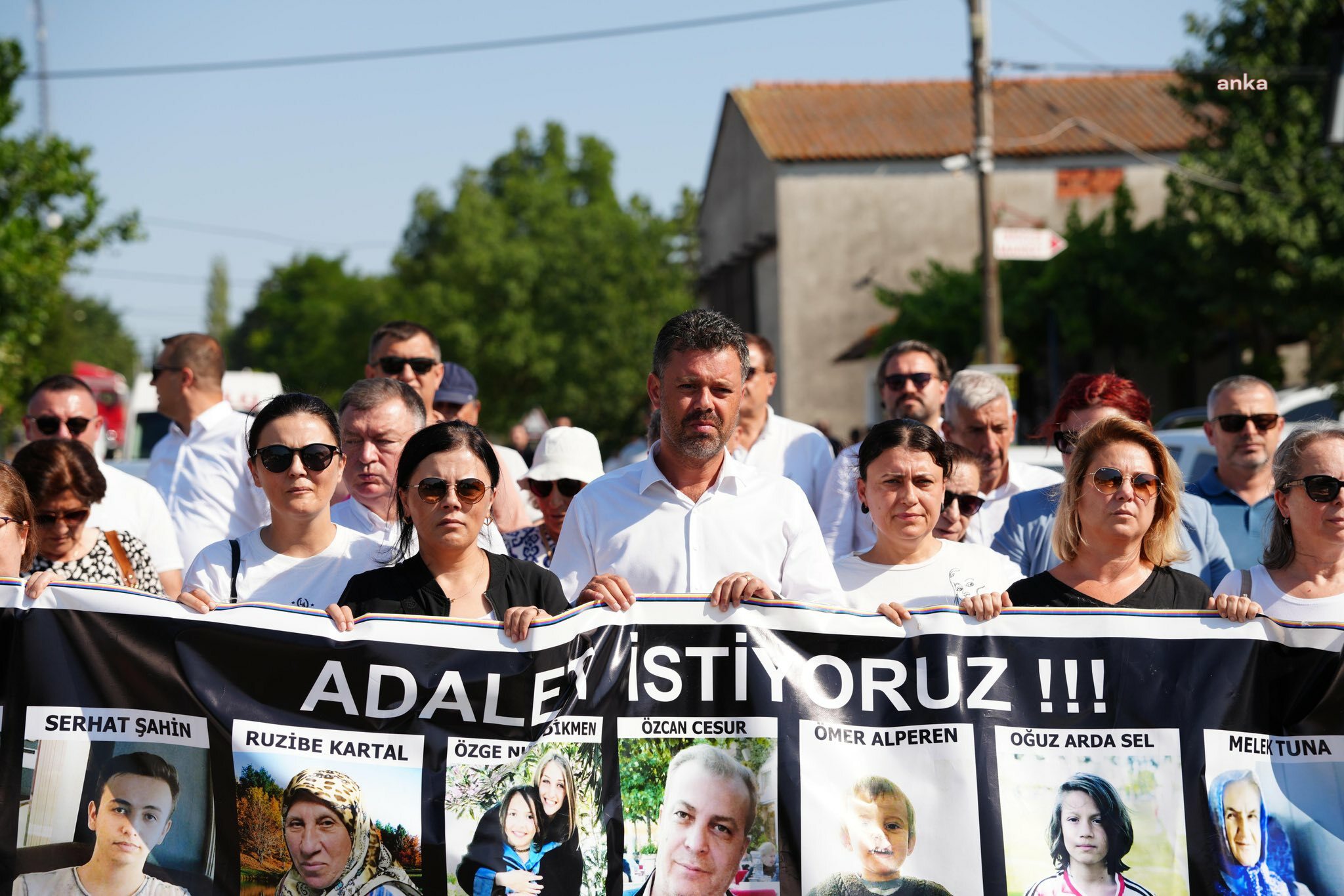 Çorlu Tren Faciası'nın 7. yılında hayatını kaybedenler anıldı... Mısra Öz: Bu ölümlerden suçlu ve sorumlu olan herkes biz acılı ailelere hesap verecek