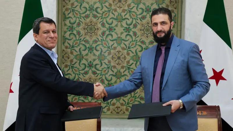 Suriye Cumhurbaşkanı Şara, SDG lideri ile ABD Büyükelçisi Barrack’ın da katıldığı bir toplantıda görüşüyor