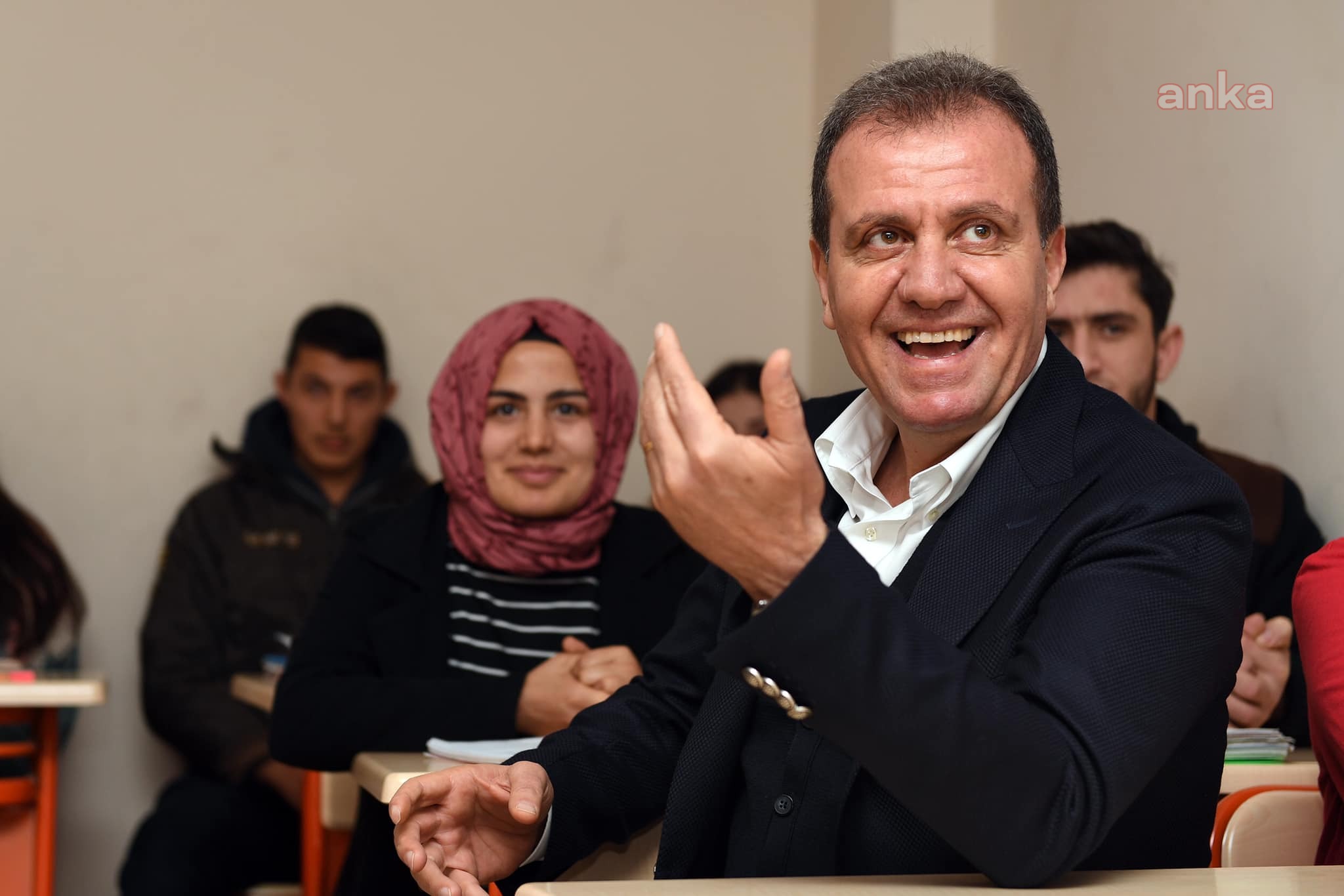 MERSİN BÜYÜKŞEHİR’DEN ÖĞRENCİLERE 400'ER TL'LİK YENİ YIL SÜRPRİZİ