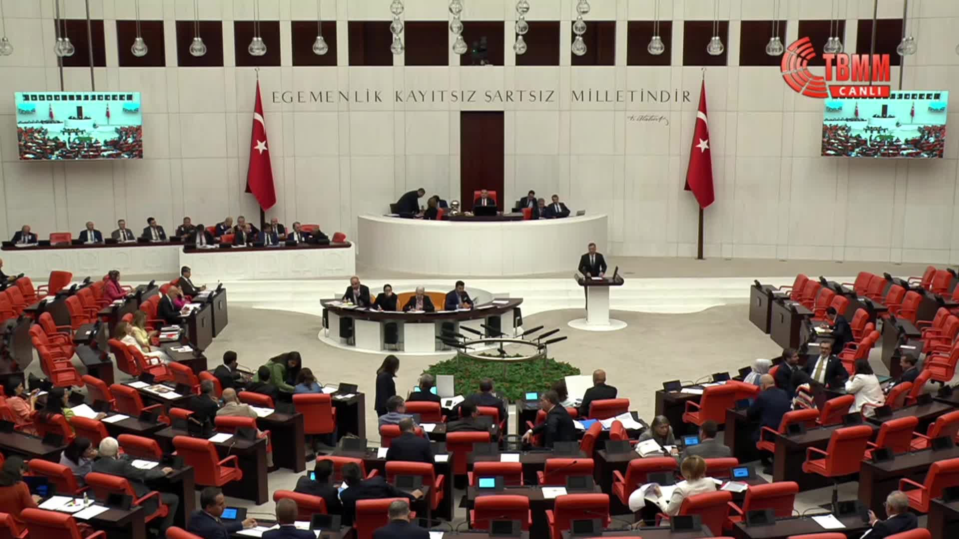 TBMM Genel Kurulu... Özgür Ceylan: Deniz ve Hava Kuvvetlerinde hiç gemi kullanmamış, hiç pilot olmamış komutanlarımız kuvvet komutanı olabilecekler