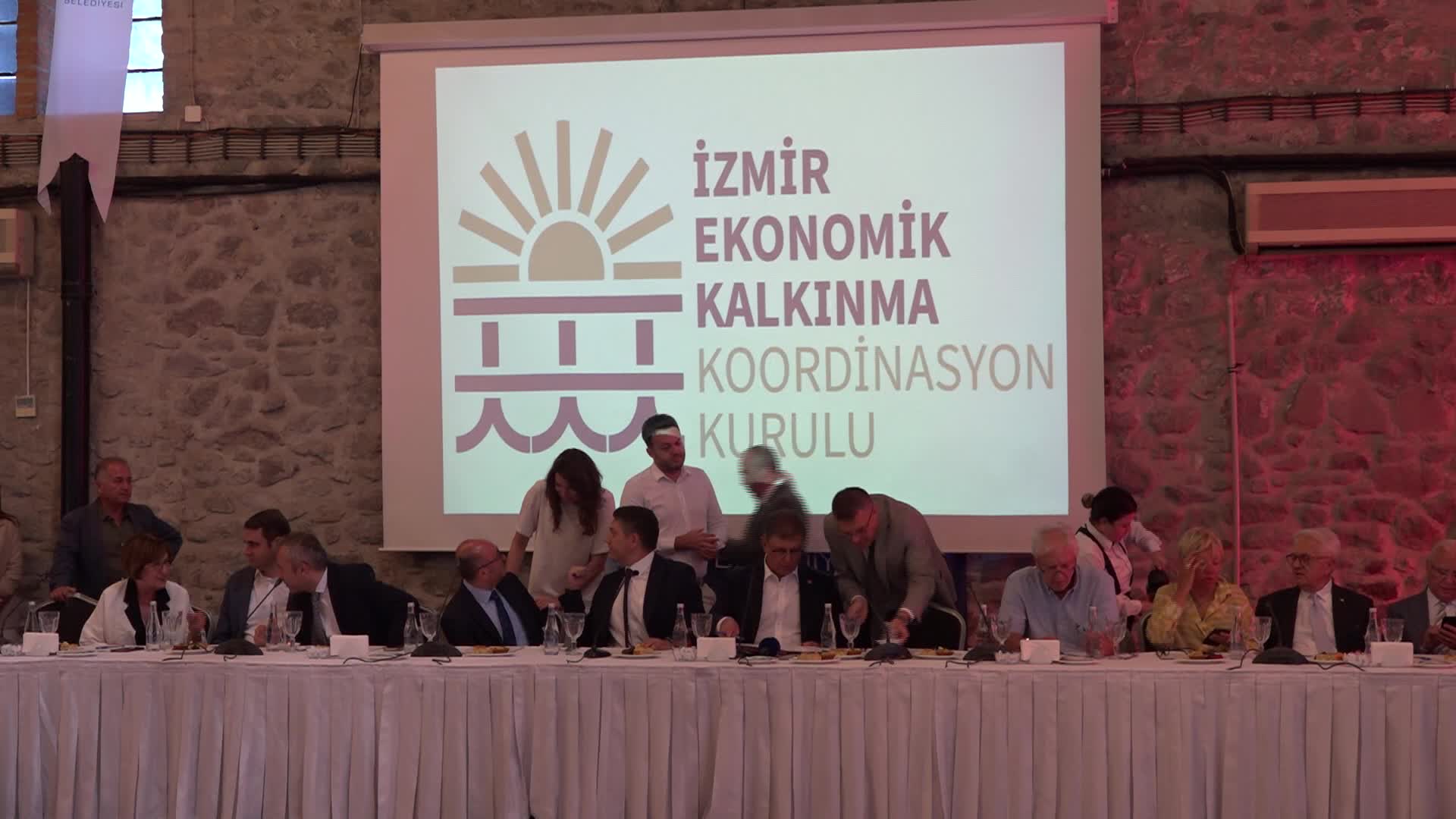 İzmir Büyükşehir Belediye Başkanı Tugay: Yangın bölgeleri için elimizden geleni yapacağız ama dayanışmaya ihtiyacımız var