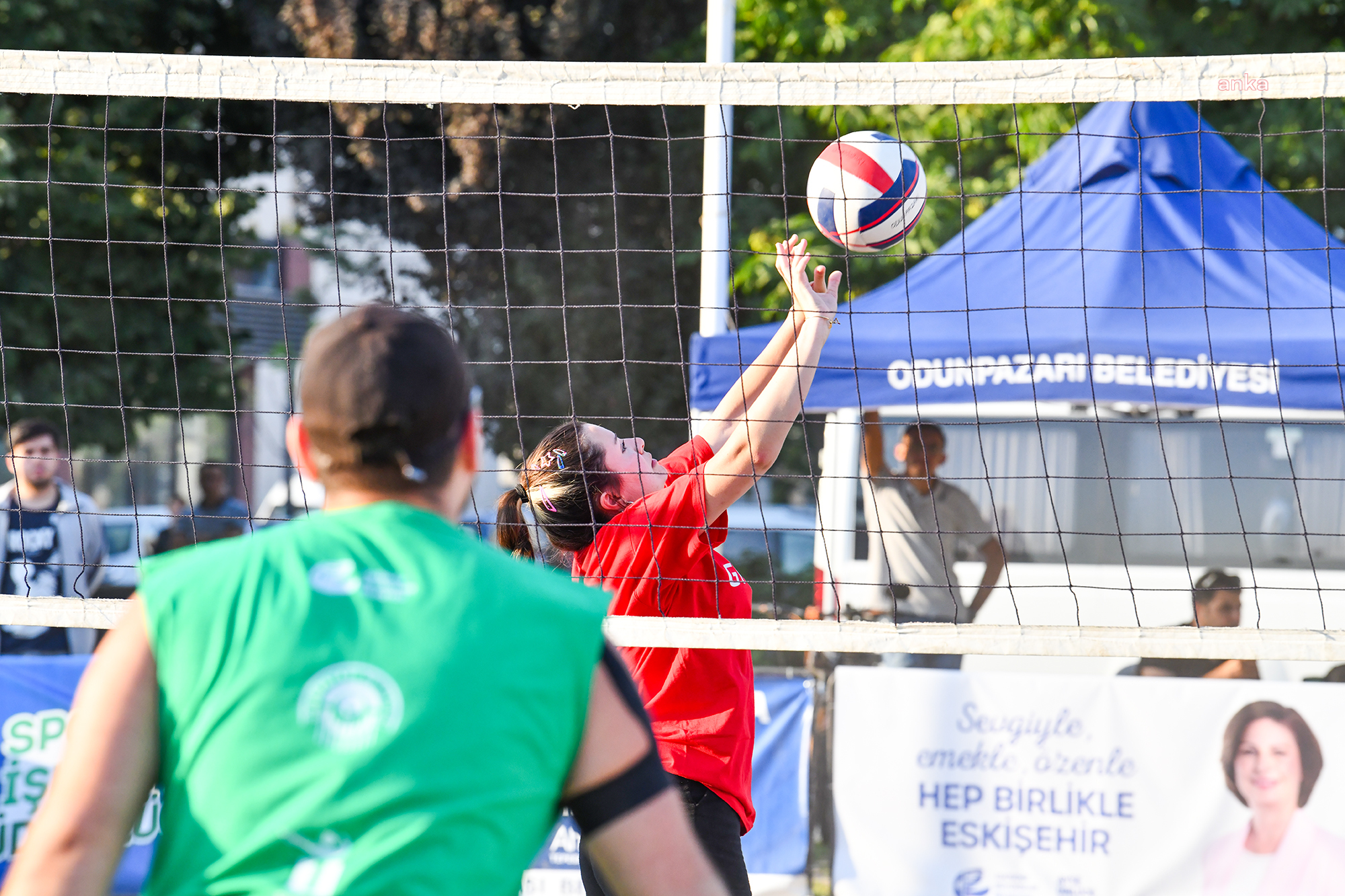 Tepebaşı'nda Plaj Voleybolu Şenliği başladı