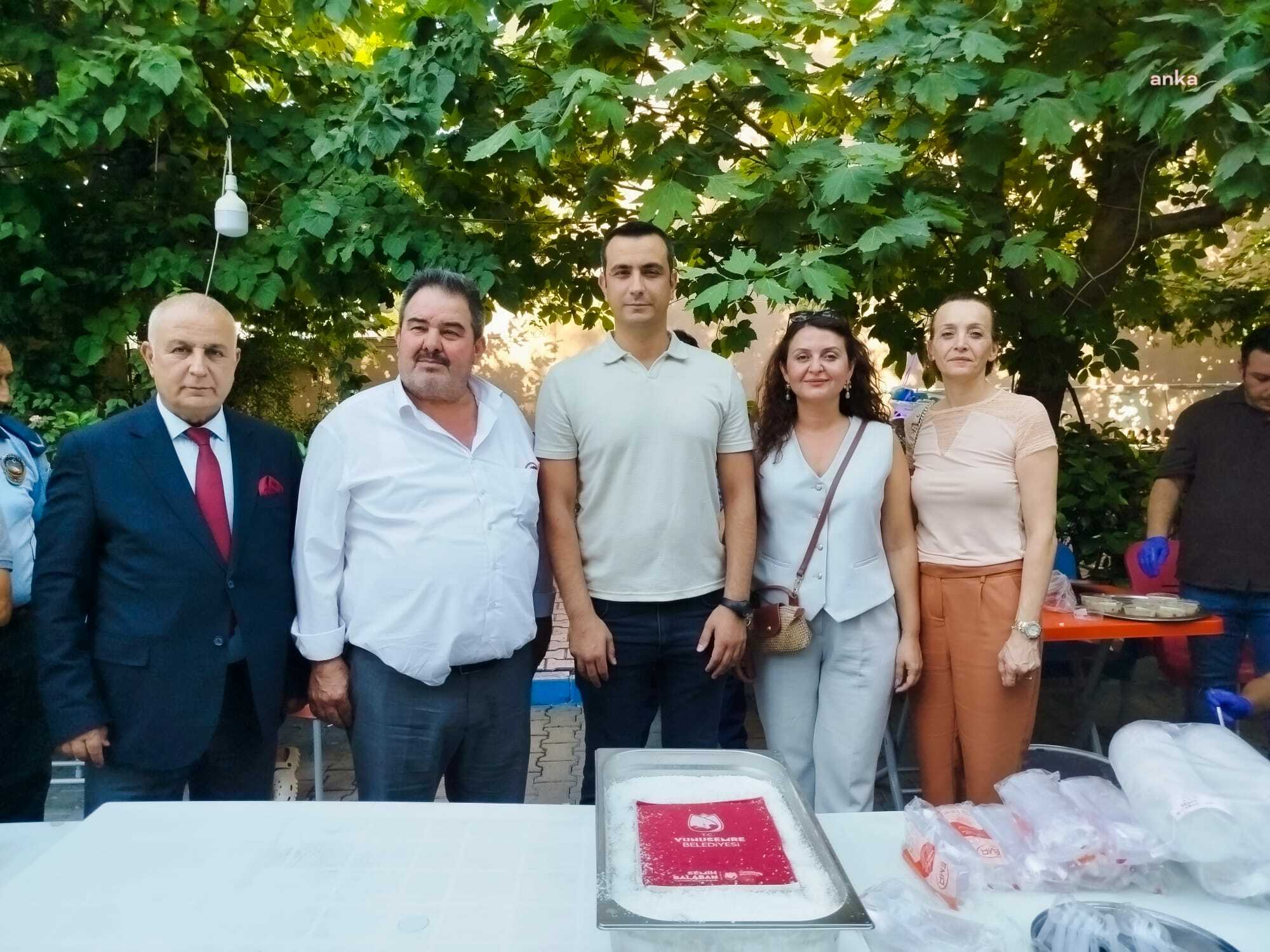 Yunusemre Belediyesi'nin aşure ikramı mahallelerde sürecek