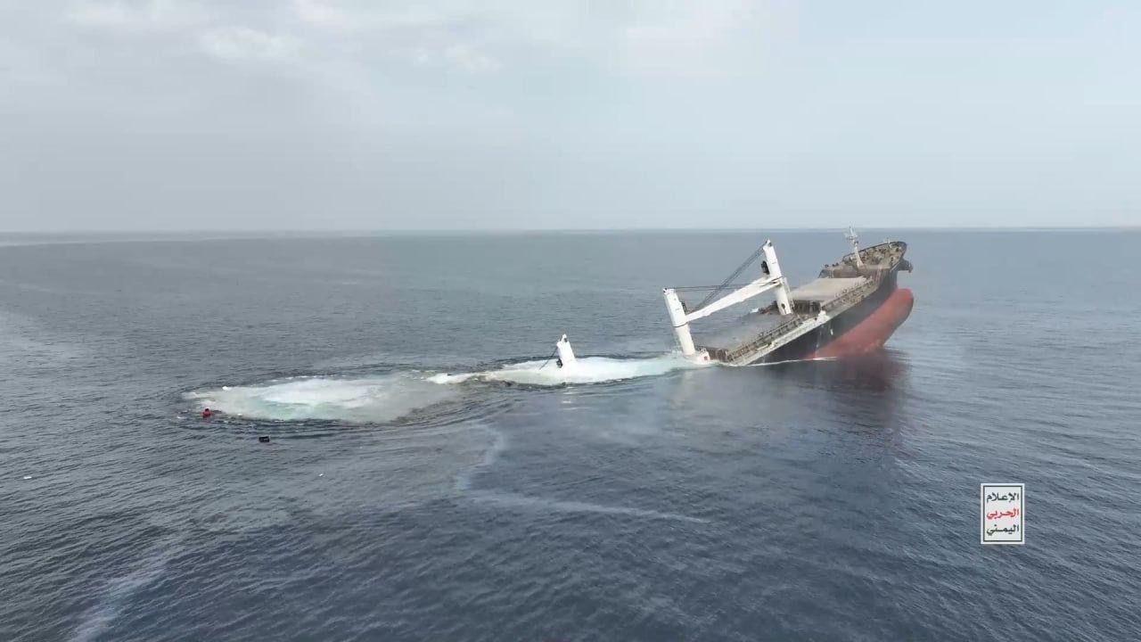 Yemenli Husiler, Kızıldeniz’deki gemi mürettebatını arama çalışmaları sürerken, İsrail’de bir havalimanını hedef aldı