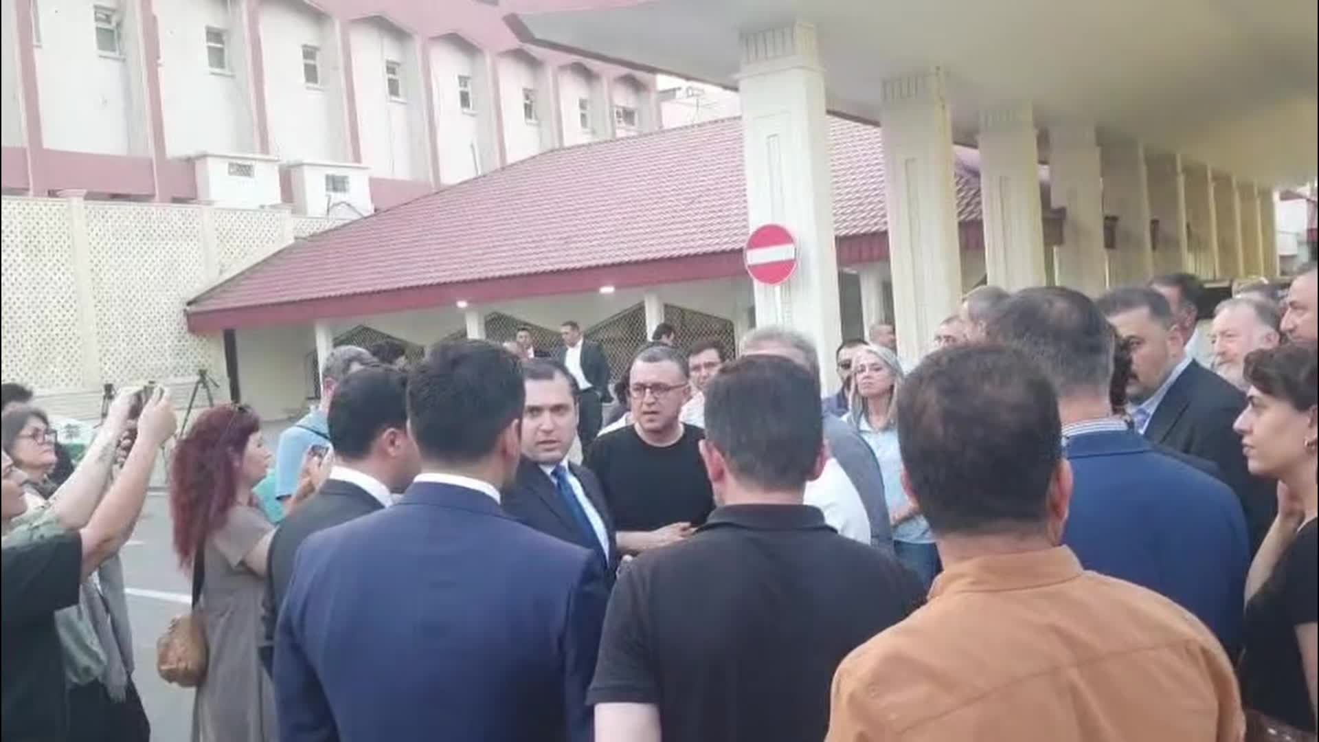 PKK'nın silah bırakma törenine Türkiye'den katılacak heyet Zaho'da protokol tarafından karşılandı