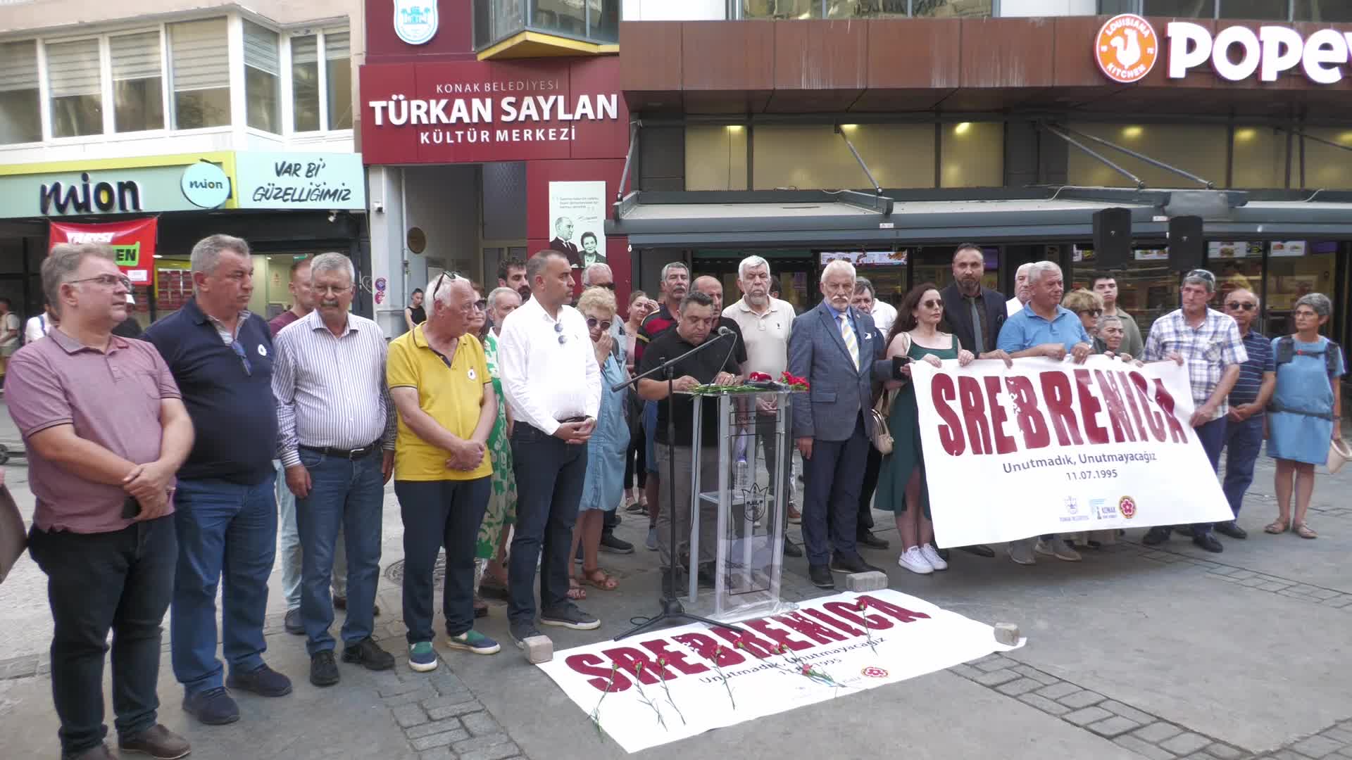 Konak’ta Srebrenica soykırımında yaşamını yitirenler anıldı