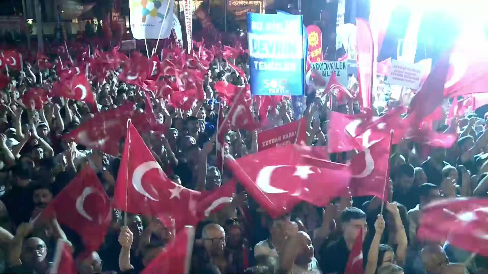 CHP'nin Adana mitingi... Vahap Seçer, "CHP'li belediye başkanları işini iyi yapıyor diye işlerine gelmiyor"