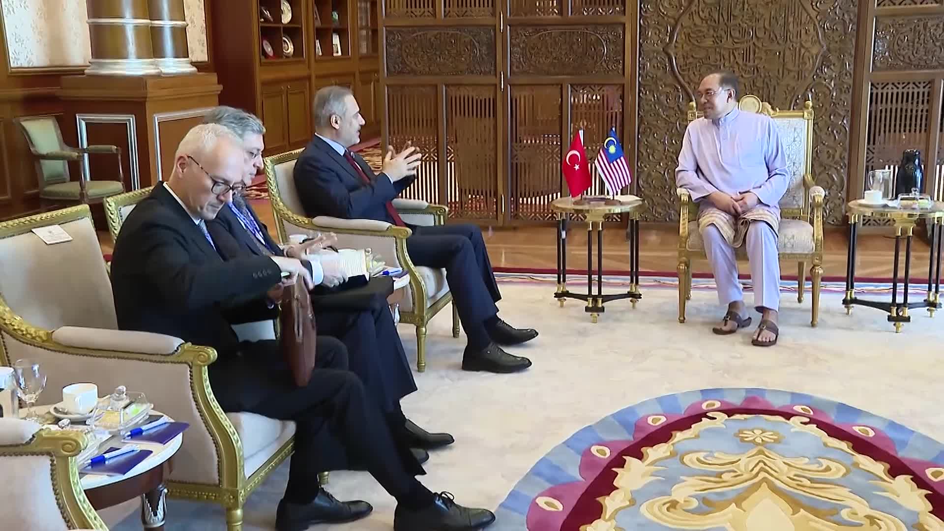 Bakan Fidan, Malezya Başbakanı Enver tarafından kabul edildi