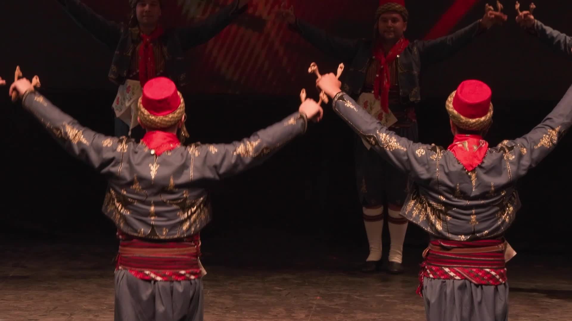 Altın Karagöz Halk Dansları heyecanı Bursa’yı sardı