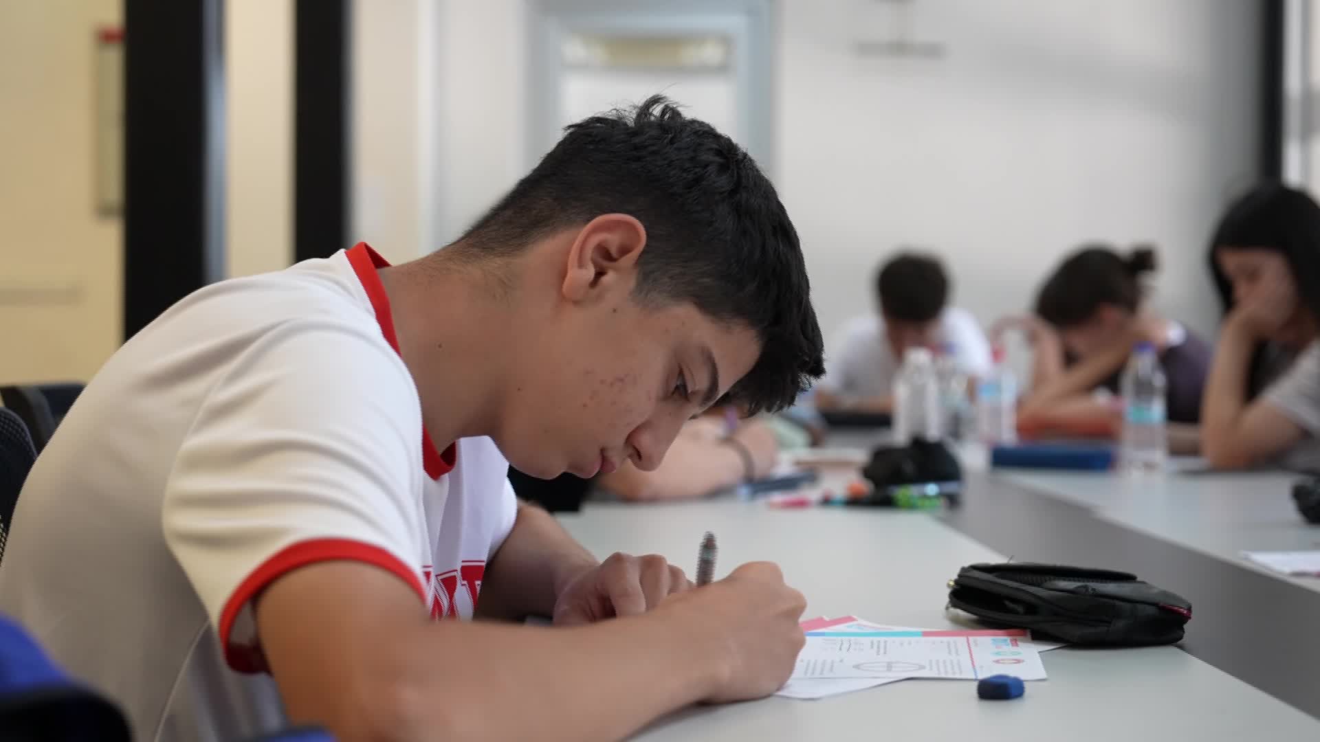 Manisa Büyükşehir Belediyesi Eğitim Kurumları öğrencisi Eryılmaz, LGS’de 500 tam puan aldı