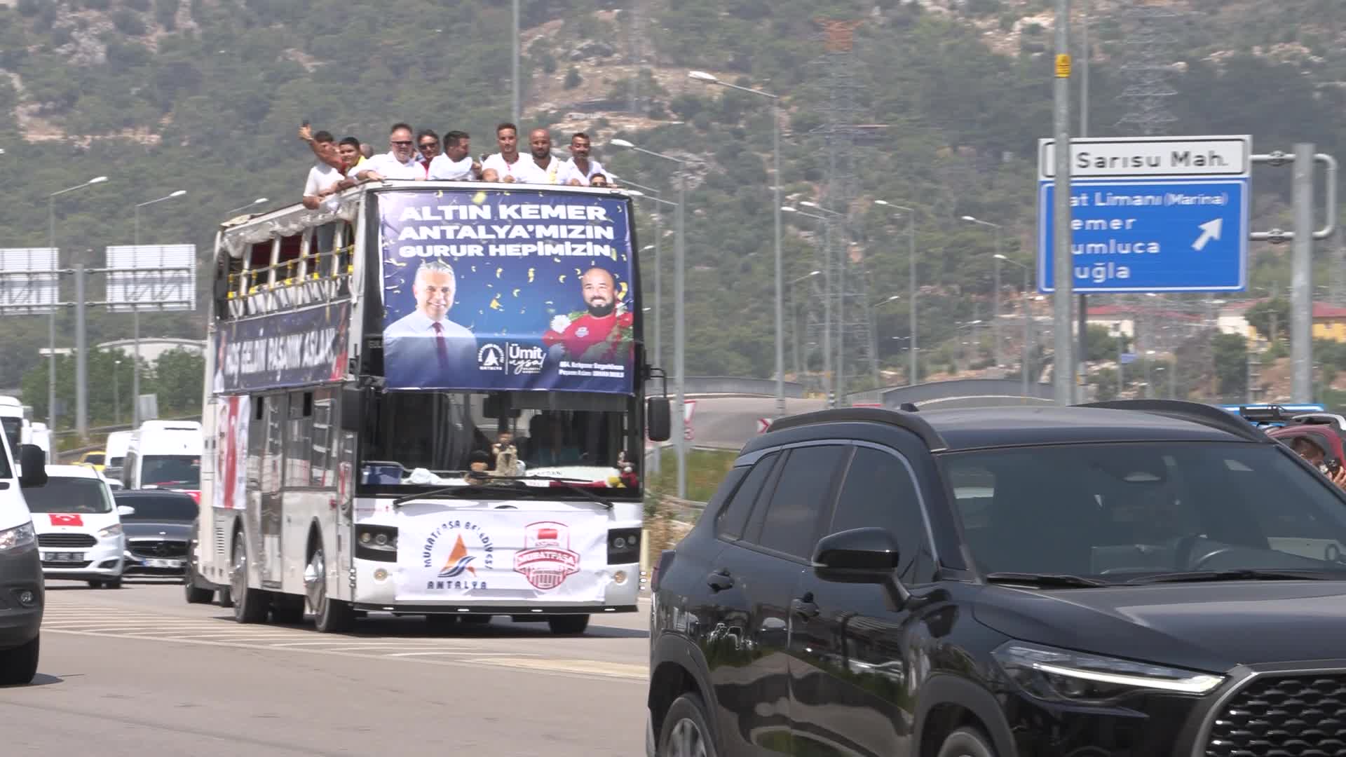 Başpehlivan Orhan Okulu, memleketi Antalya'da coşkuyla karşılandı
