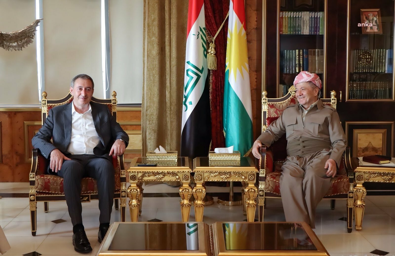 DEM Parti heyeti, Mesut Barzani ile görüştü: Barzani, uygun şartlar oluşursa Öcalan'ı ziyaret etmek istediğini söyledi
