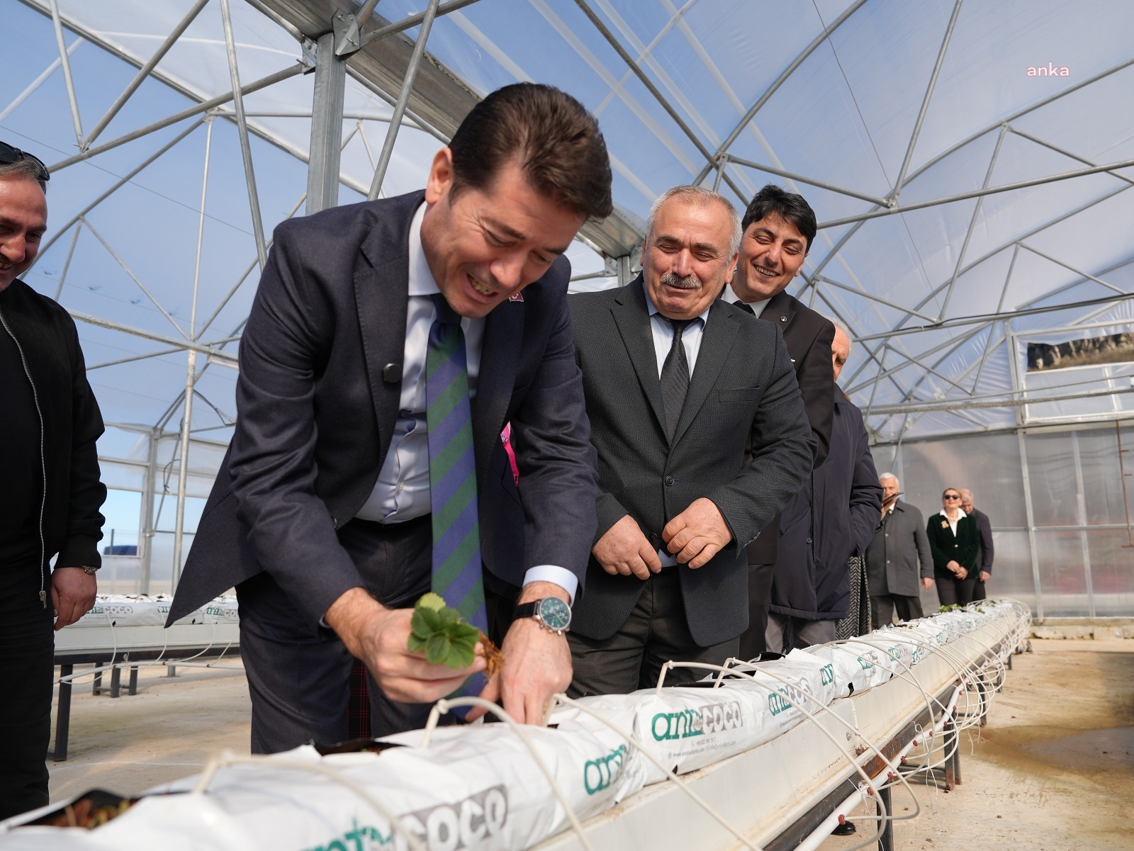 Ortahisar Belediyesi’nden yeni proje: En Mutlu Köy Yerleşkesi’nde istiridye mantarı üretimi başladı