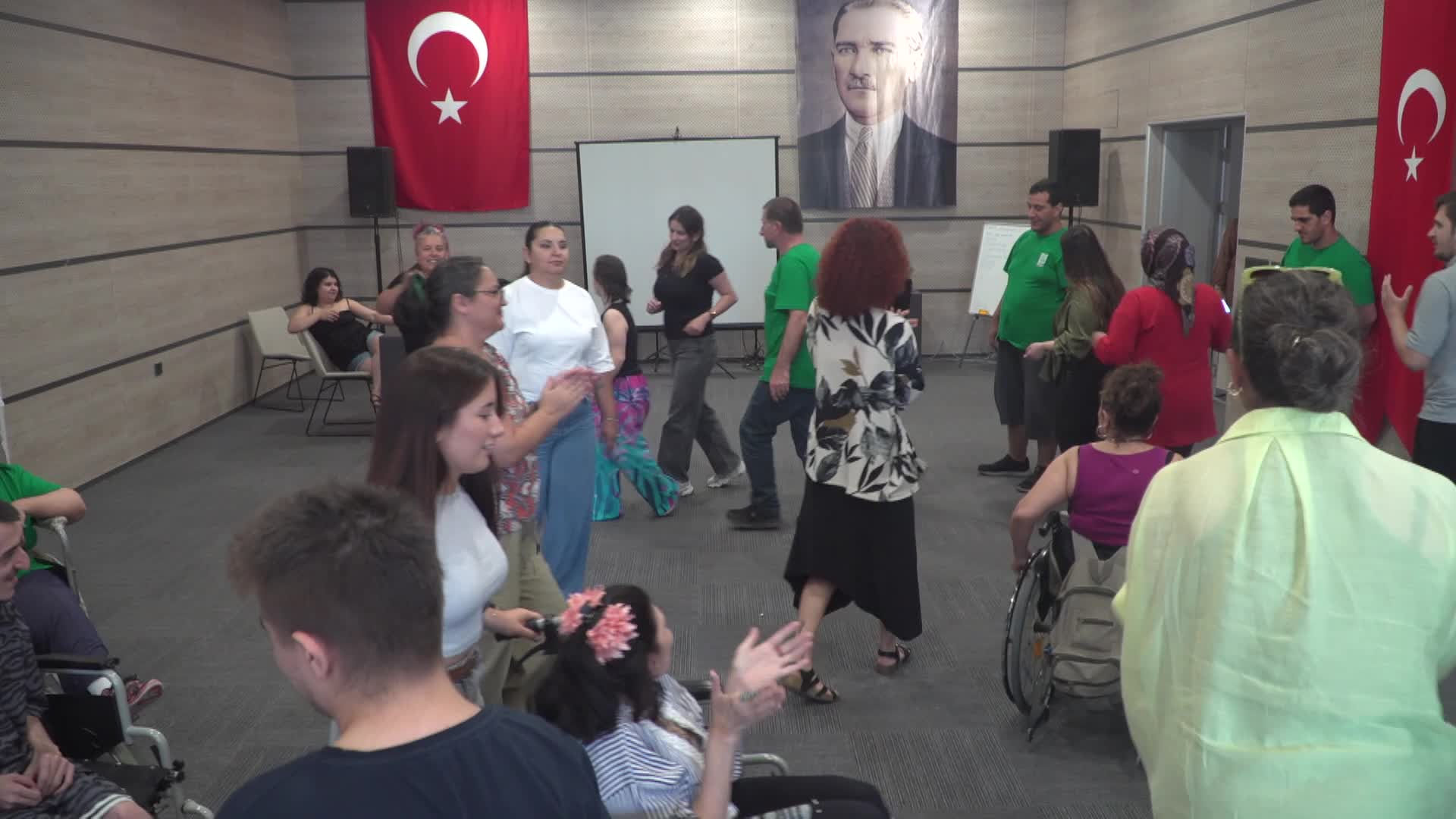 Osmangazi Belediyesi Engelli Bakım Merkezi’nde özel bireyler sanat ve müzikle buluştu