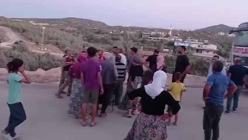 Hatay Bozlu’da mahkeme kararına rağmen faaliyete başlayan taş ocağına karşı yapılan protestoda 6 kişi gözaltına alındı