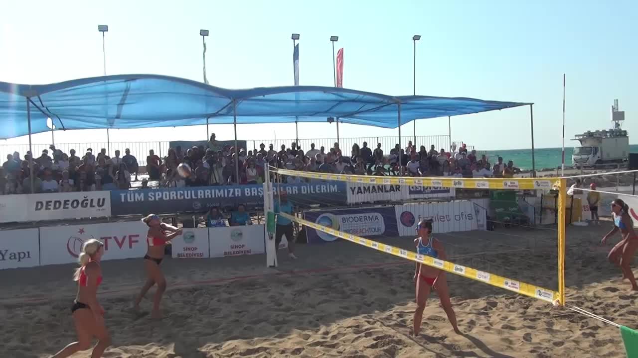 Sinop’ta plaj voleybolu turnuvası ödül töreni ile sona erdi
