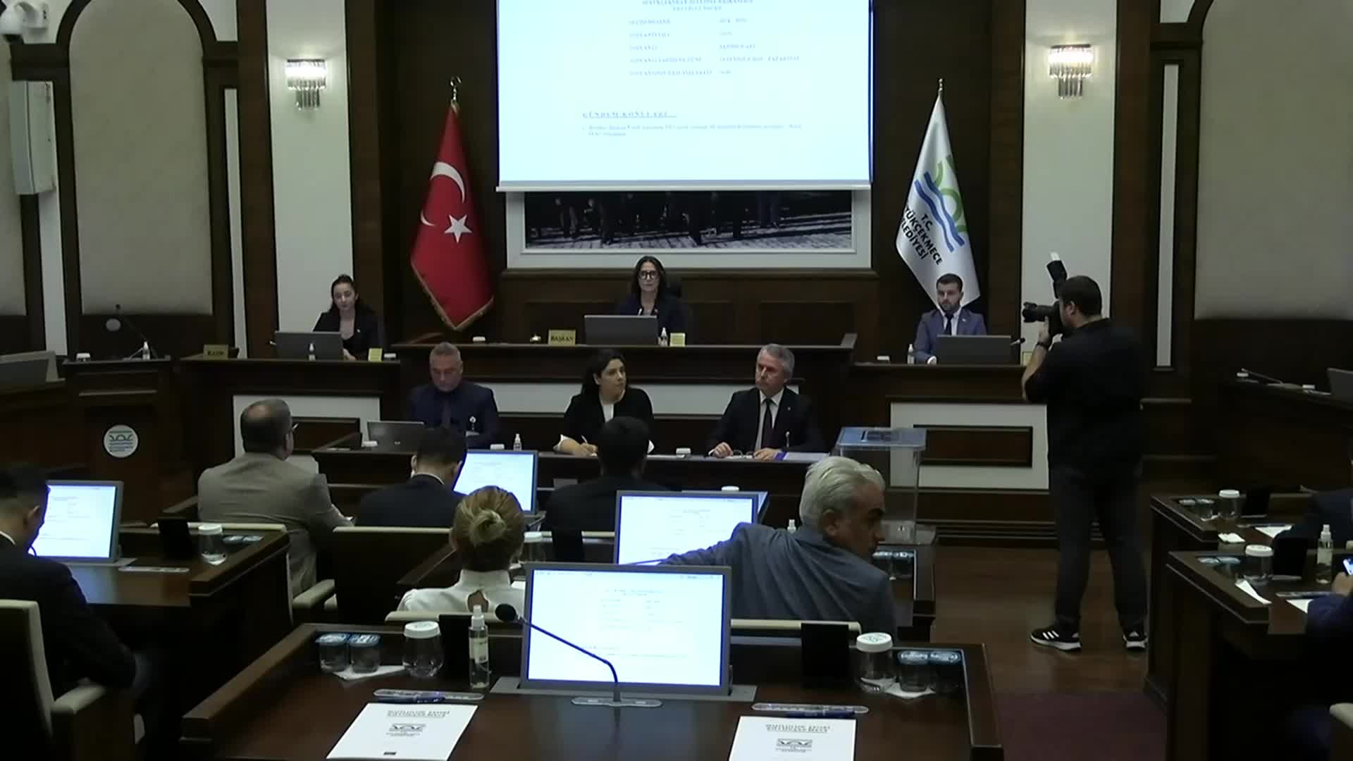 Büyükçekmece’de, Hasan Akgün'ün ardından tutuklanan Belediye Başkan Vekili Şahin'in yerine CHP’li Hakan Çebi seçildi