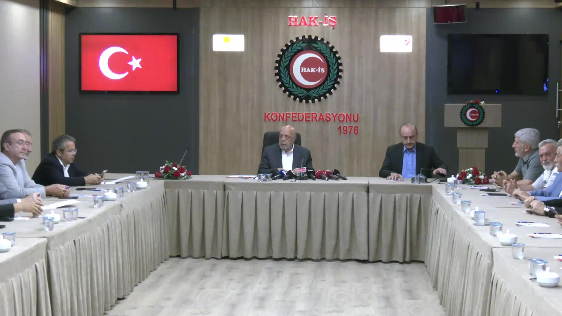 HAK-İŞ Genel Başkanı Arslan'dan iktidara KÇP tepkisi: Zorlu bir süreçten geçiyoruz, masada müzakere yoluyla sonuçlanmasını istiyoruz