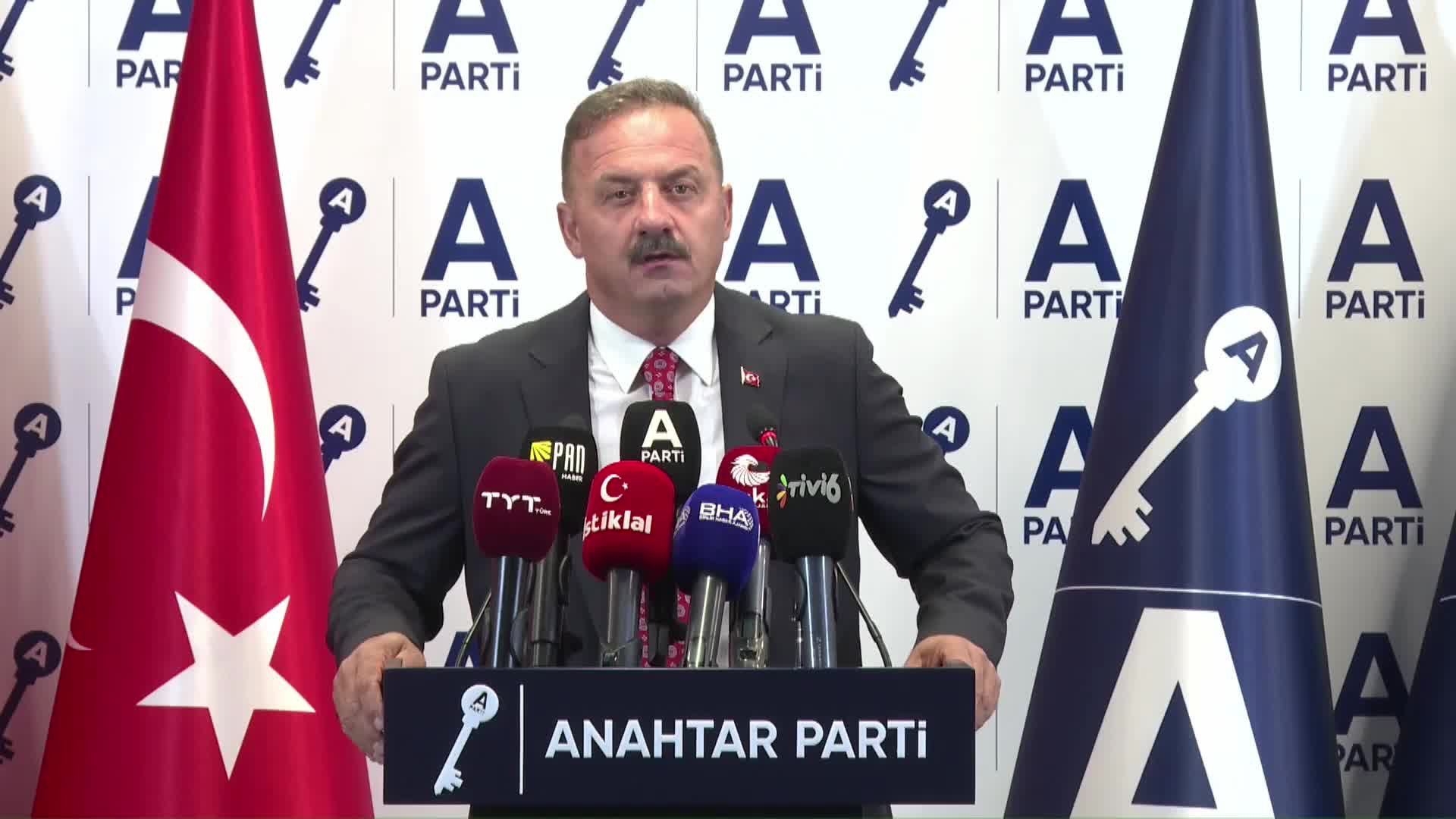 Yavuz Ağıralioğlu: "Kovaların içine koydukları 30 tane silaha, devletin 45 yıllık mücadelesini, bin yıllık Türk tarihini alet edip, rezil ettiler"